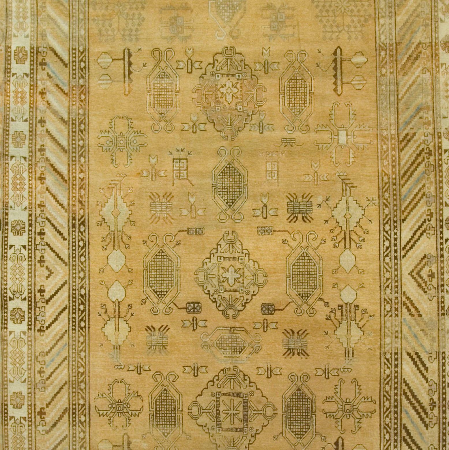 Turkestan Ancien tapis Khotan Samarkand de taille galerie, vers 1910  9'2 x 17'1 en vente