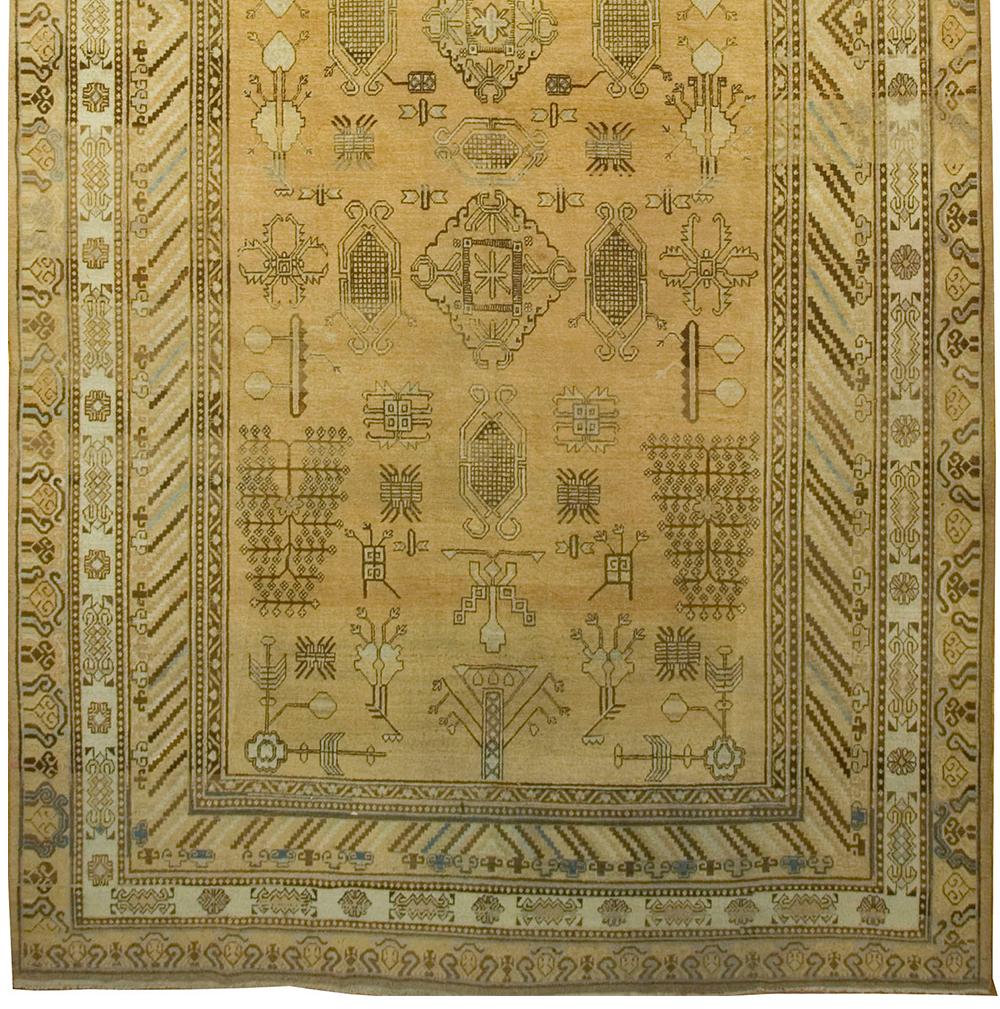 Antiker Khotan Samarkand Teppich in Galeriengröße, um 1910  9'2 x 17'1 m (20. Jahrhundert) im Angebot