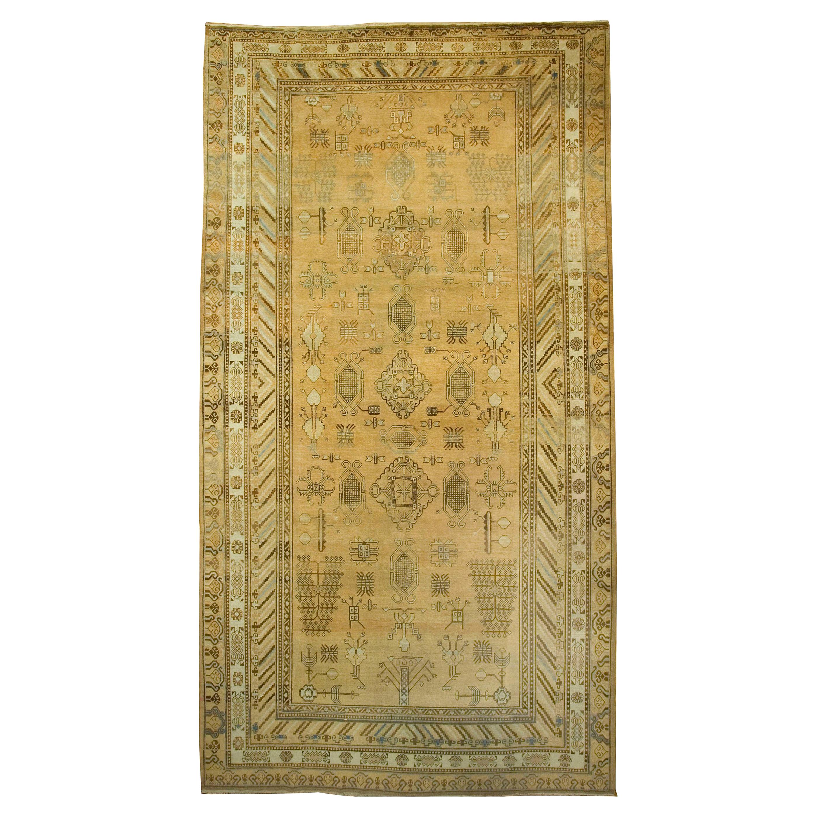 Ancien tapis Khotan Samarkand de taille galerie, vers 1910  9'2 x 17'1 en vente