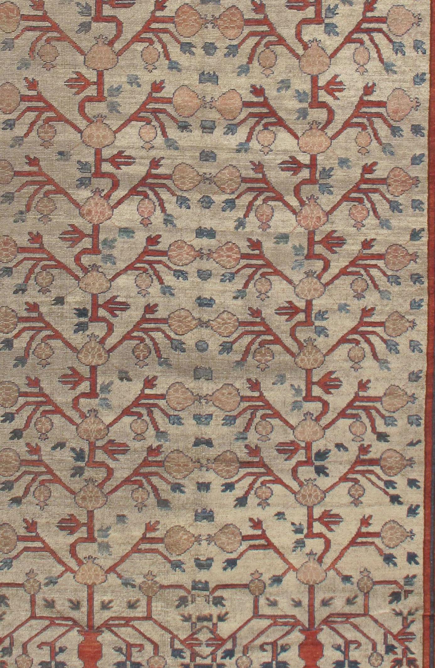Tappeto antico Khotan Samarkand, 6'3 x 12'3 In condizioni buone in vendita a New York, NY