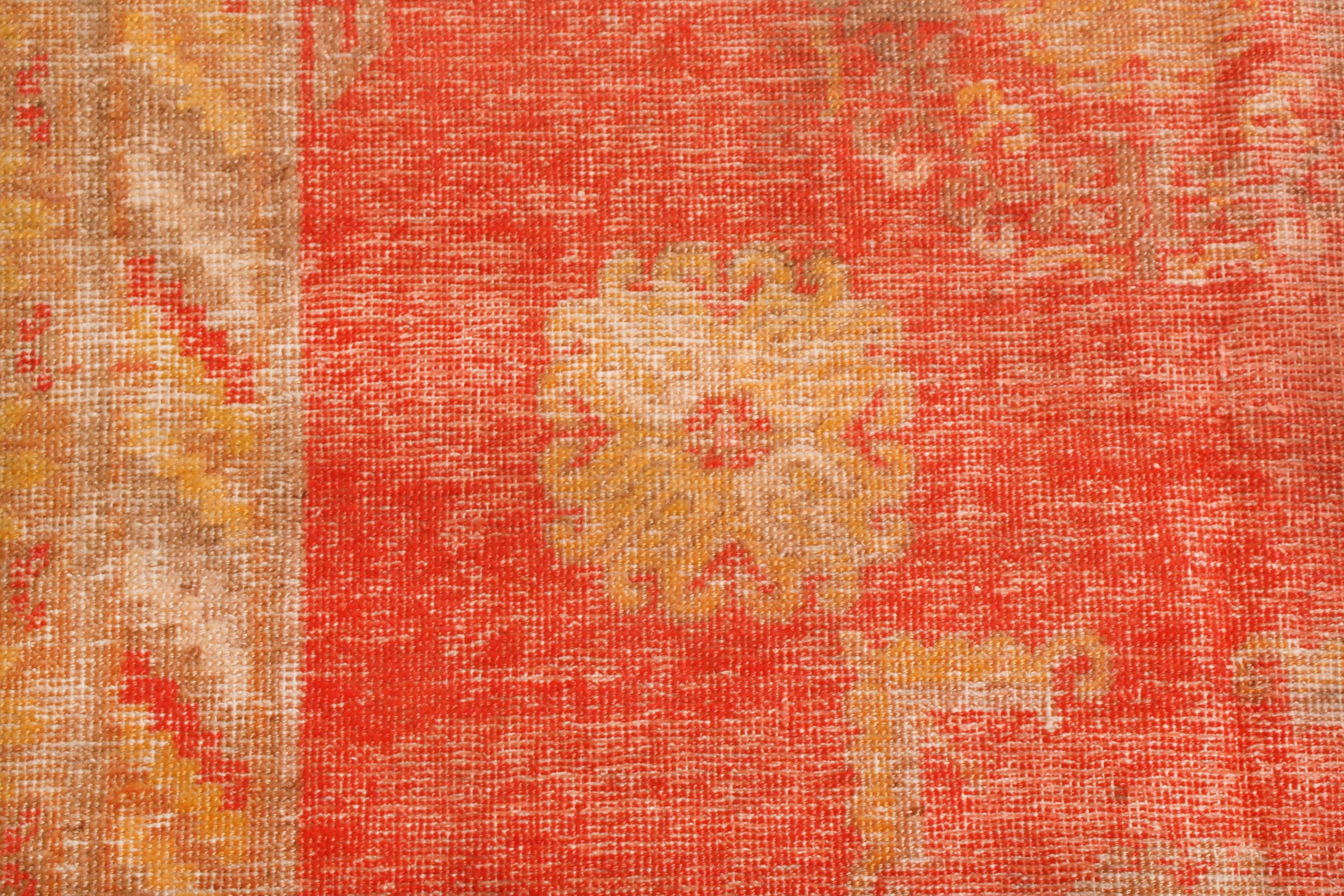 Antiker antiker Khotan- Transitional-Teppich aus roter und gelber Wolle von Teppich & Kelim (Ostturkestanisch) im Angebot