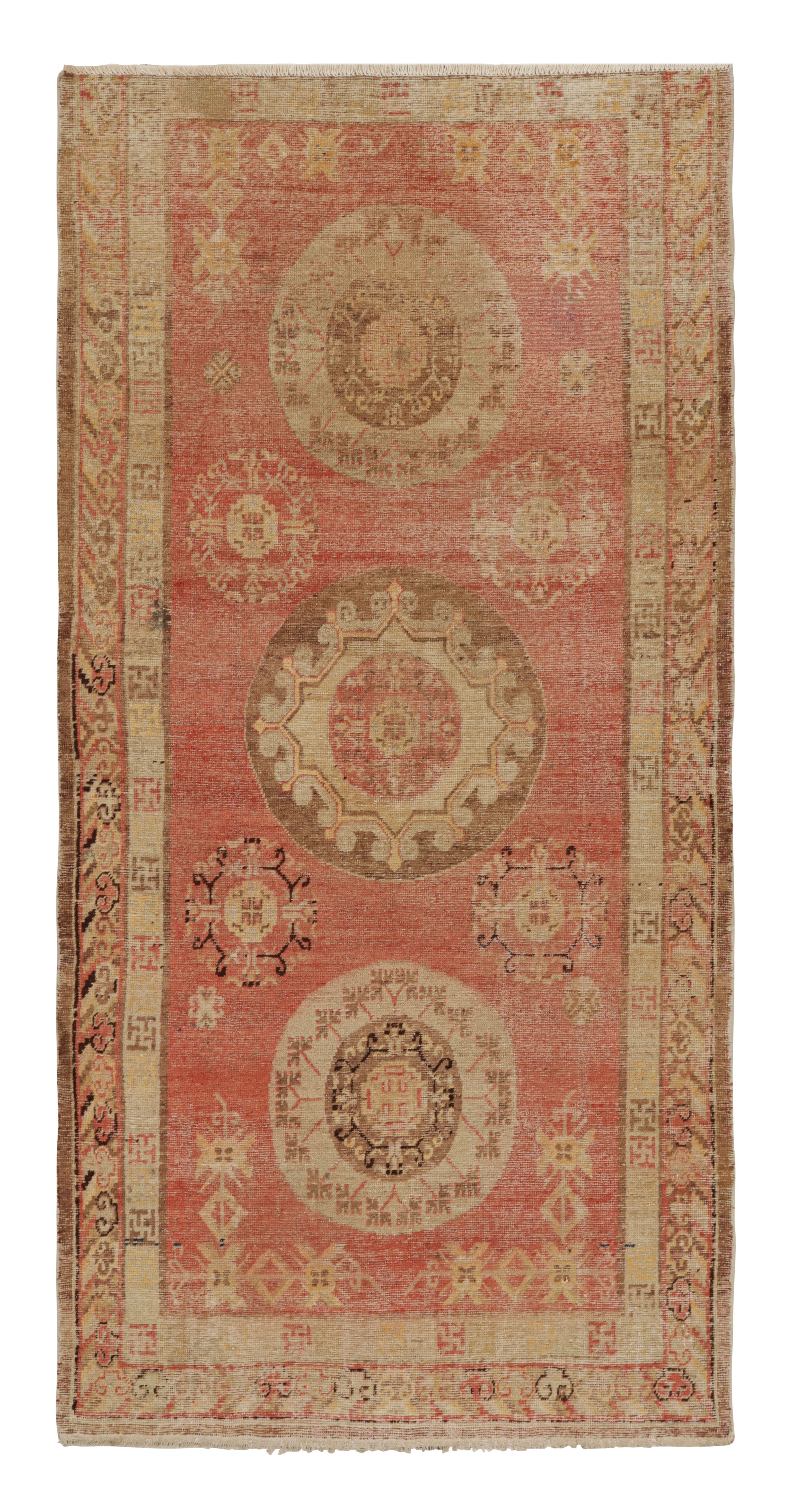 Tapis ancien en laine Khotan à motif géométrique rouge et beige de Rug & Kilim