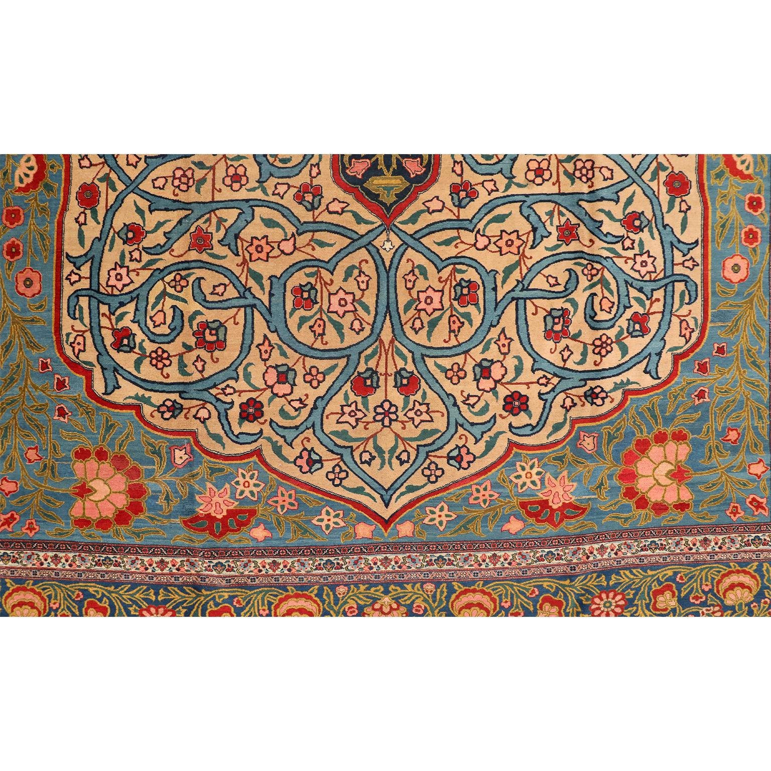 Antique 1920s Persian Khoy Rug, Large Medallion, 13' x 20' In Good Condition For Sale In New York, NY