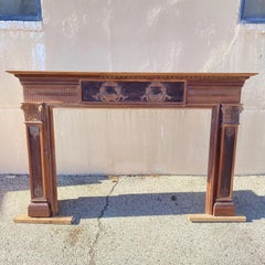 Antico caminetto in legno intagliato neoclassico georgiano di grandi dimensioni di Kilian Brothers