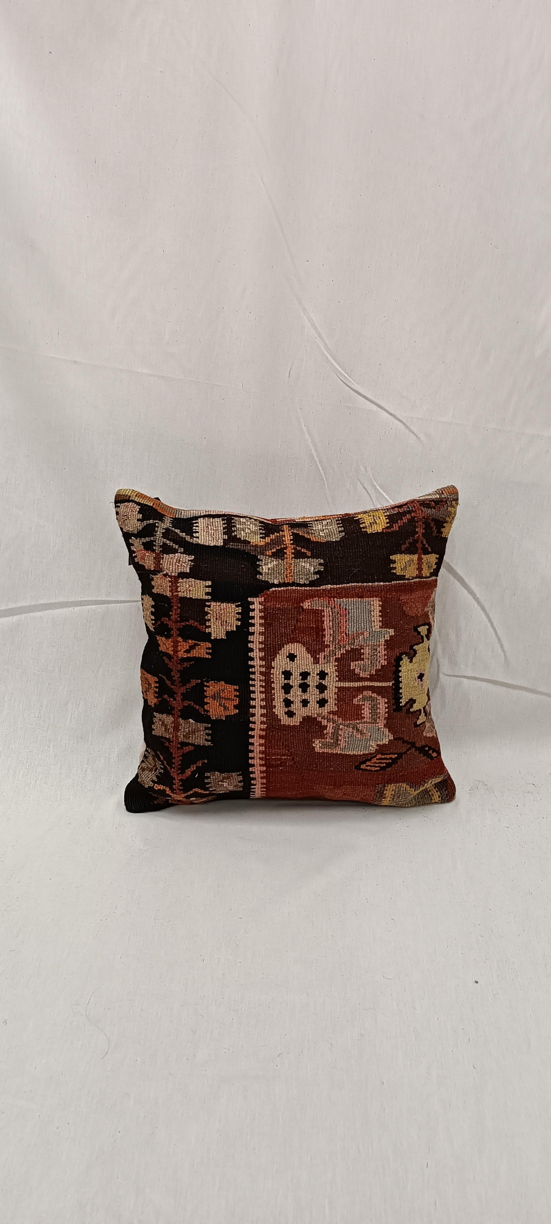Turc Housse de coussin Kilim antique dans les tons de terre, 45x45 cm Coussin tissé à la main en vente