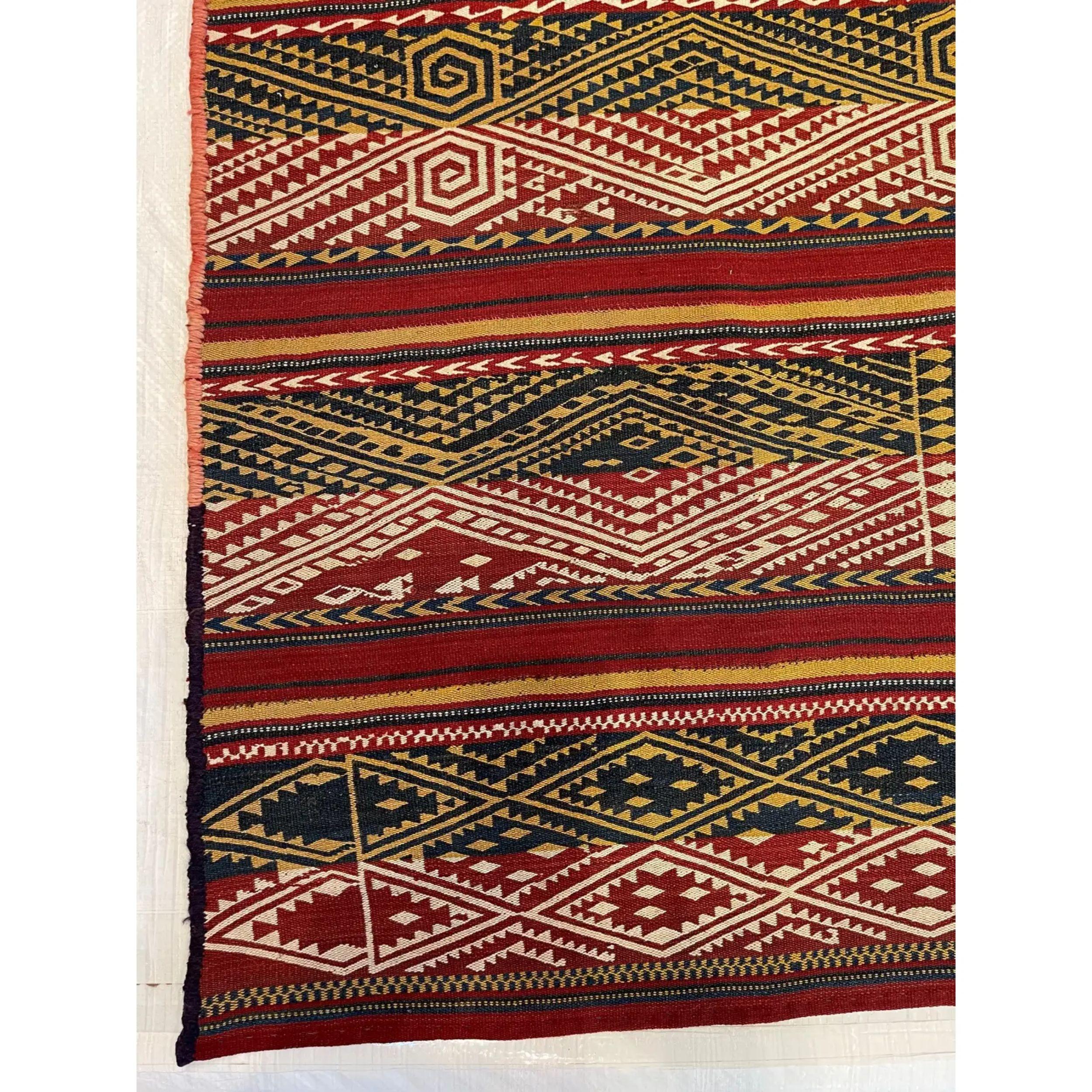 Antique Kilim Geometric Design Rug 10' X 6'1' In Good Condition For Sale In Los Angeles, US