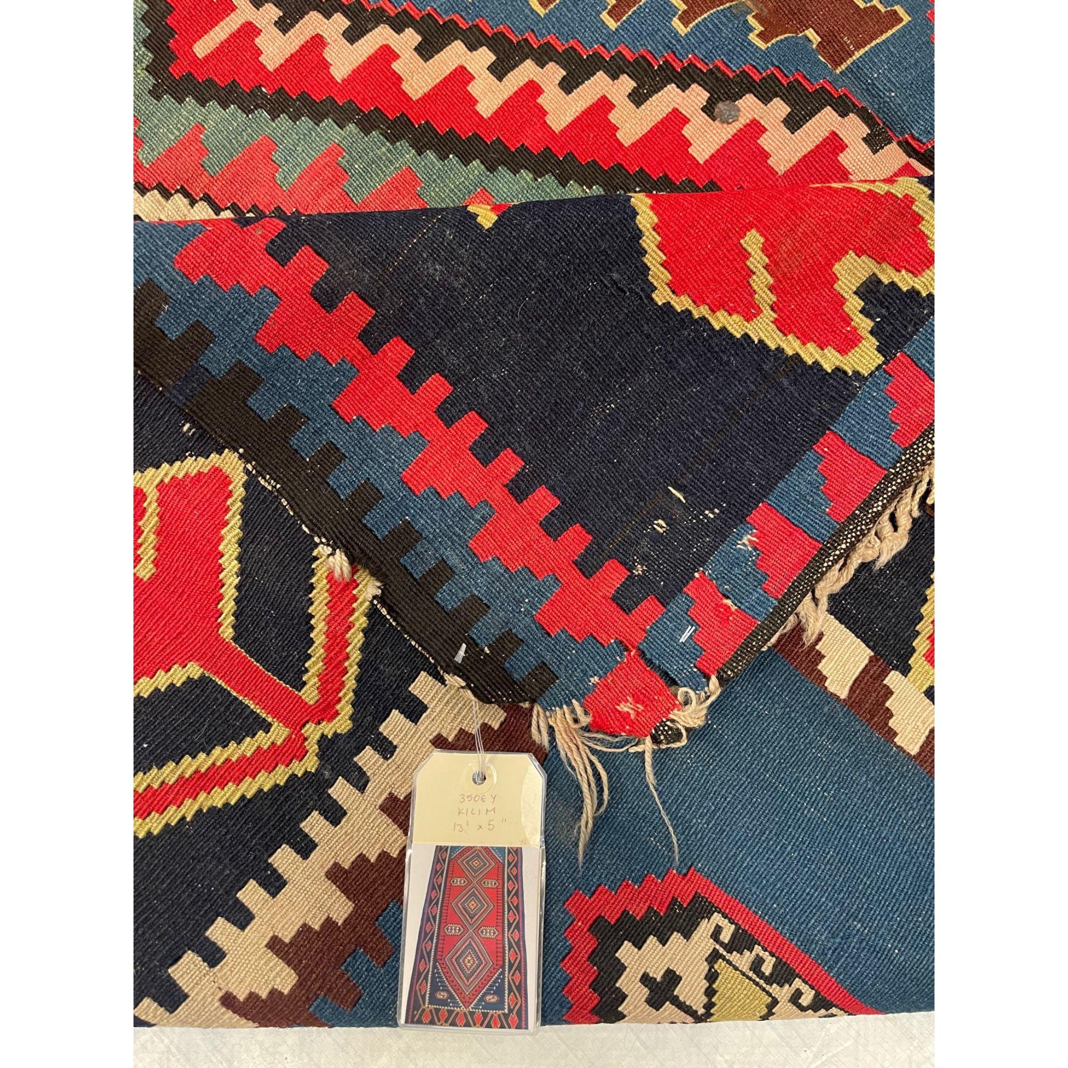 Asiatique Tapis de couloir géométrique Kilim ancien 13'1'' X 5'11'' en vente