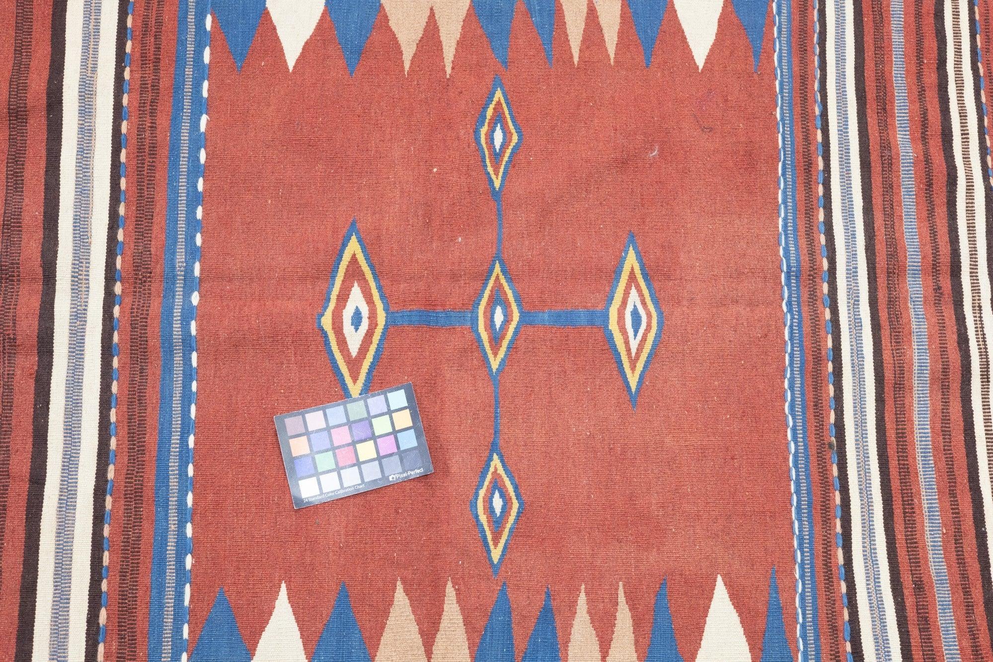 Antiker Kelim-Teppich 3'8'' x 4'8'' (Handgeknüpft) im Angebot