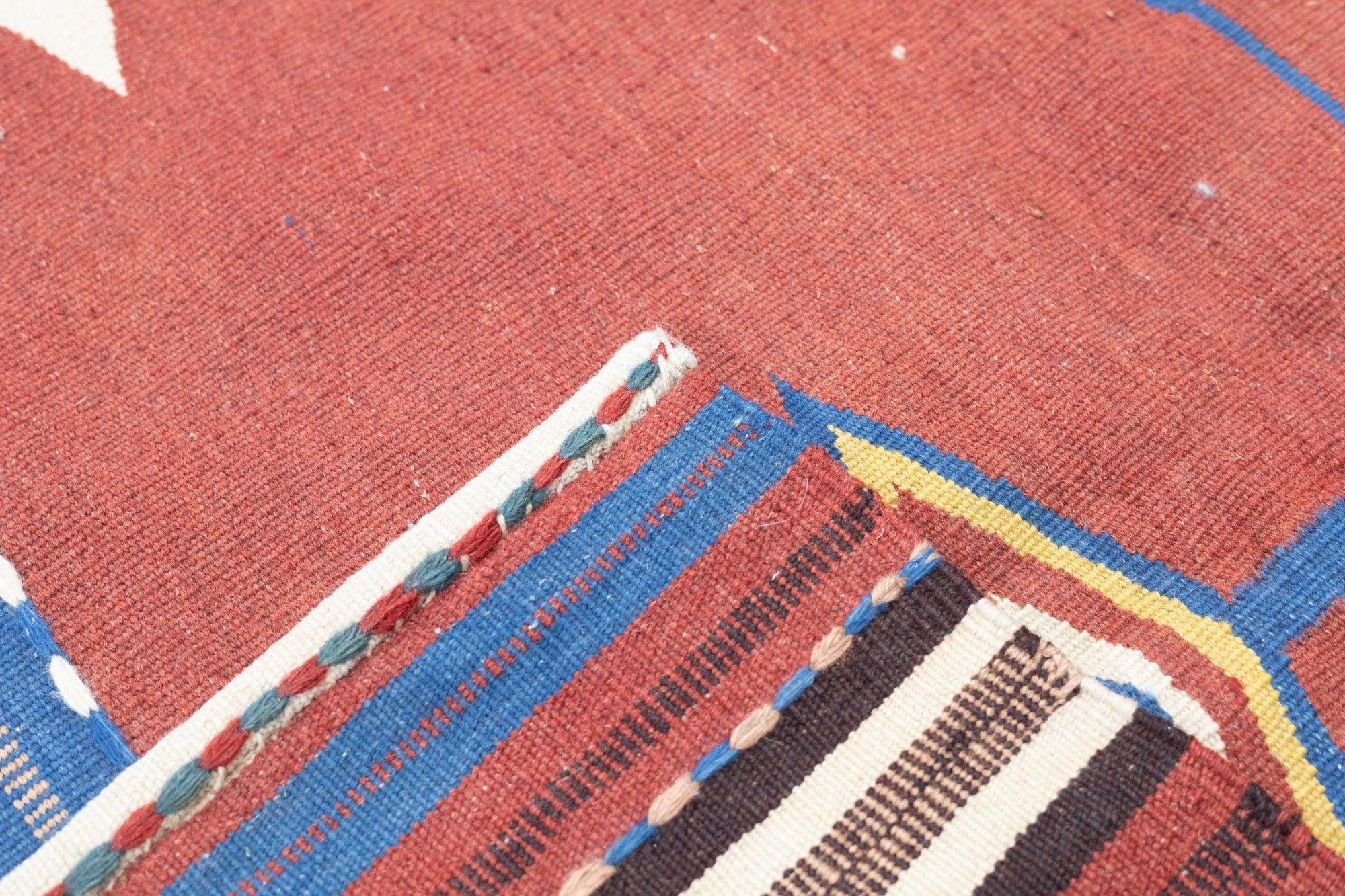 Antiker Kelim-Teppich 3'8'' x 4'8'' (20. Jahrhundert) im Angebot