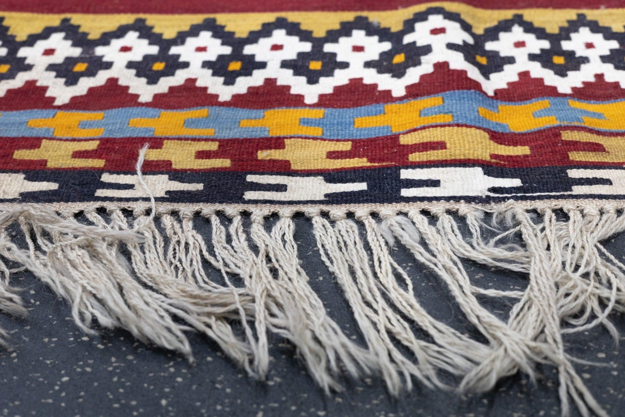 Alfombra Kilim Antigua 5'8'' x 7'11'' en Excelente estado para la venta en New York, NY