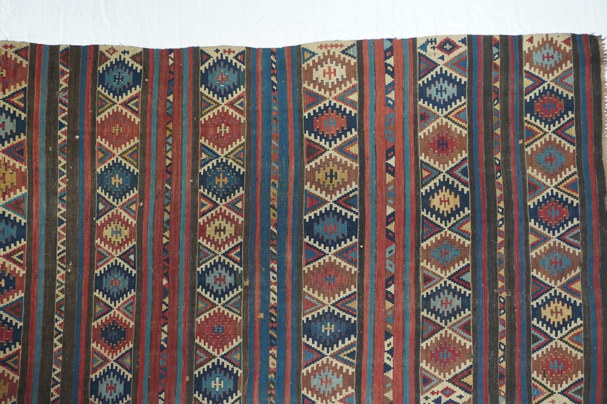 20th Century Antique Kilim Rug 5'9'' x 10'5'' For Sale