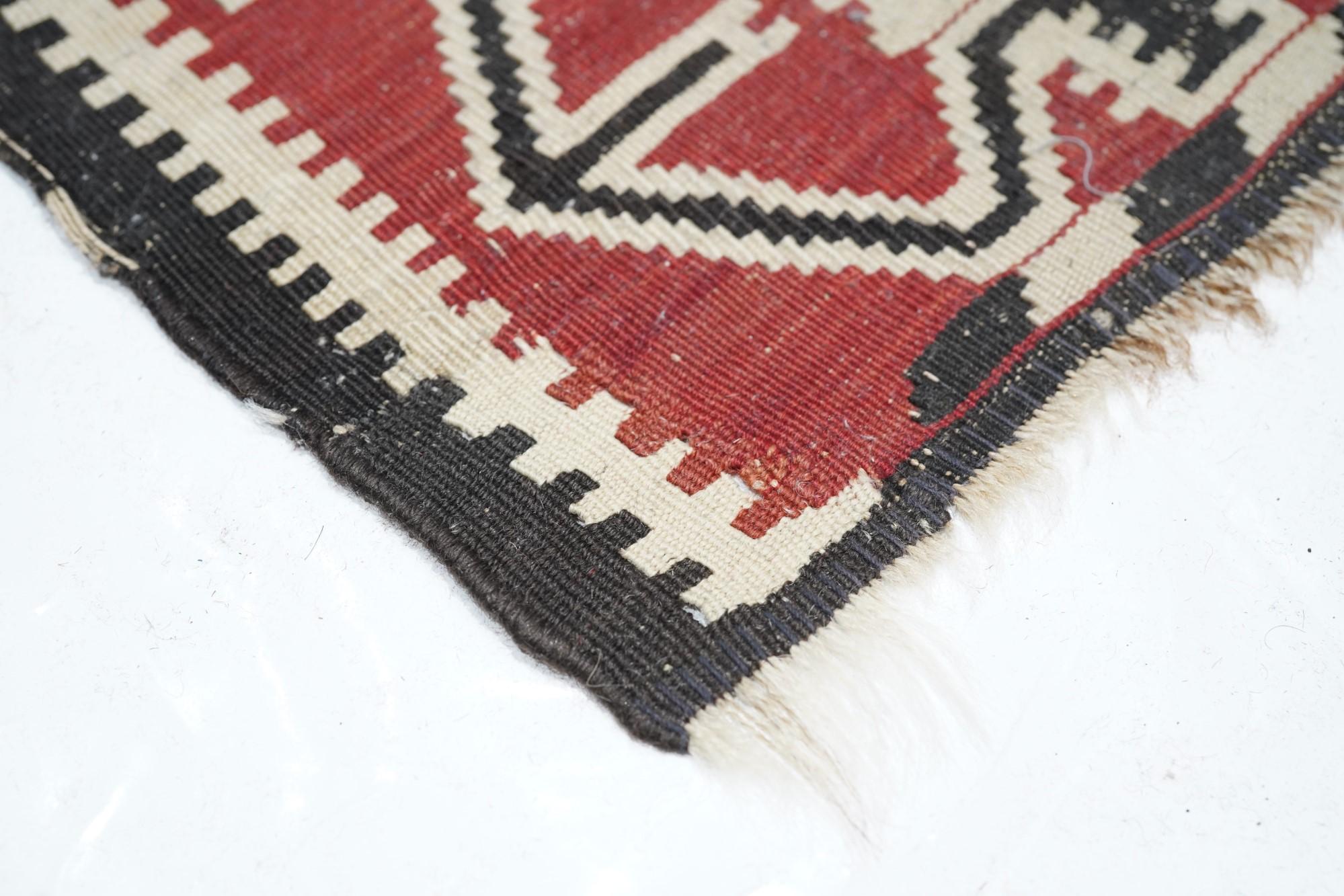Antiker Schirwan-Teppich im Zustand „Gut“ im Angebot in New York, NY