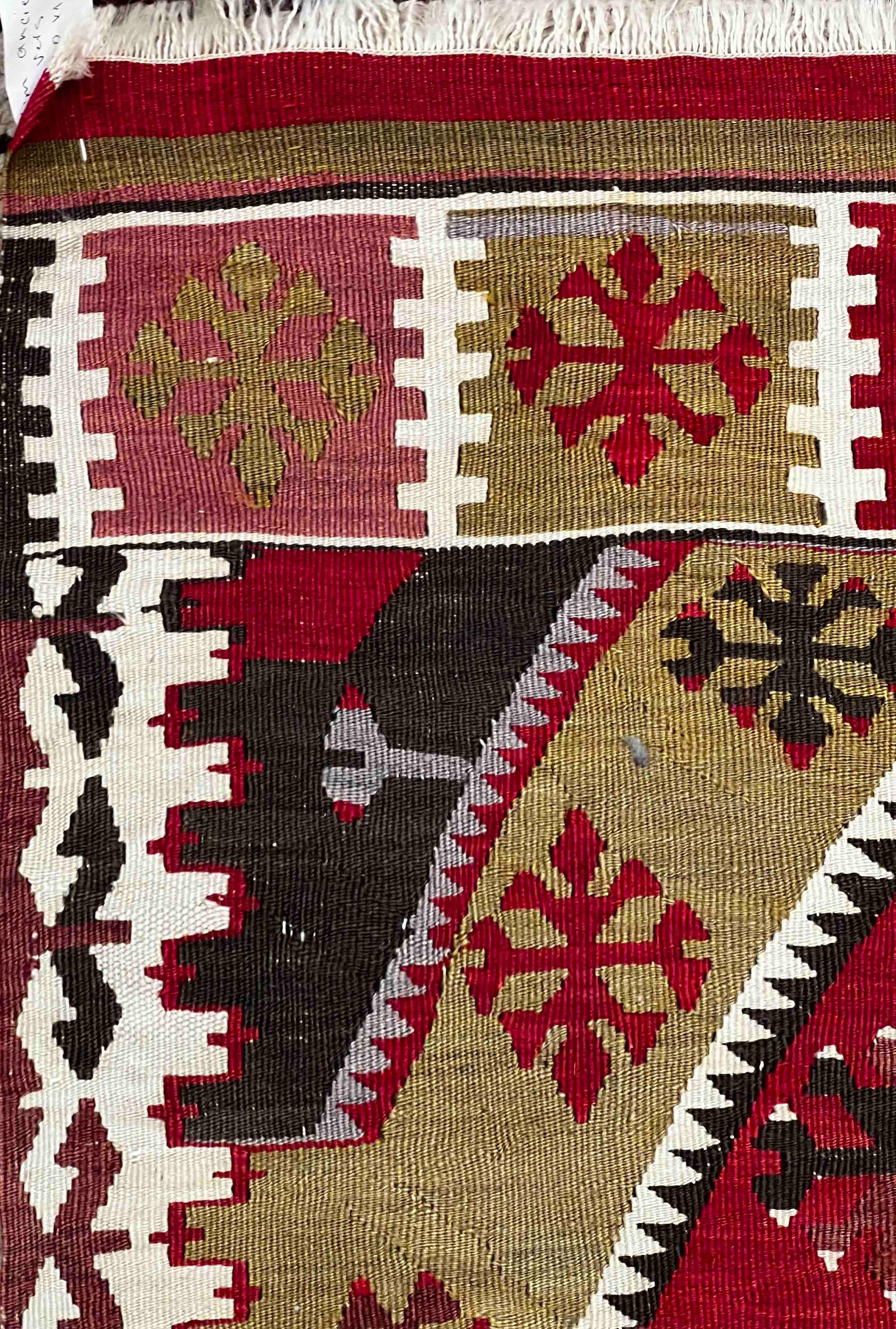 Turkish Antique Kilim Rug From Anatolia Circa 1960 - 170x108 - N° 1121 For Sale