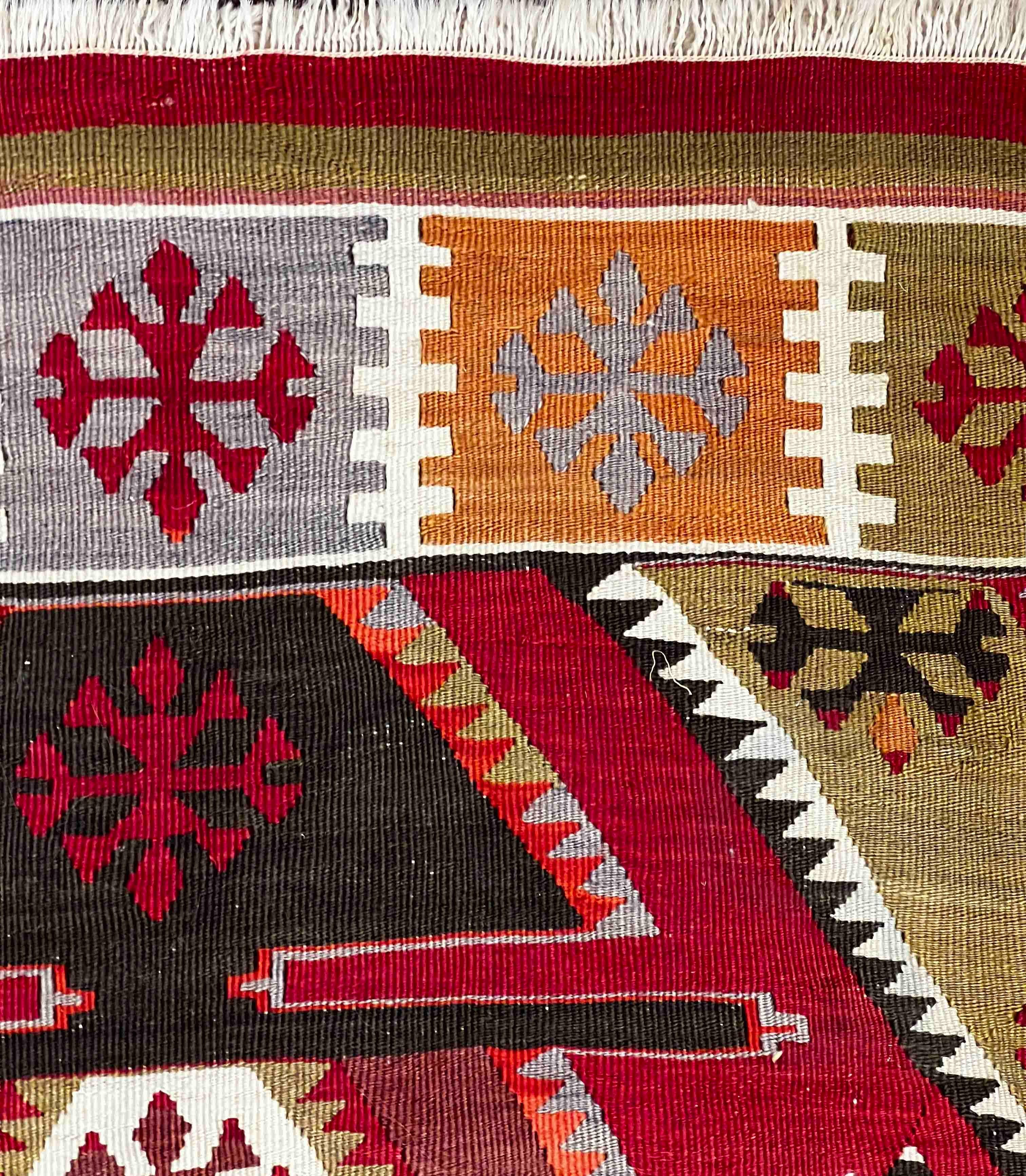 Hand-Crafted Antique Kilim Rug From Anatolia Circa 1960 - 170x108 - N° 1121 For Sale
