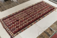 Antiker antiker Kelim-Teppich in Rot, Braun, Beige mit geometrischem Stammesmuster von Teppich & Kelim