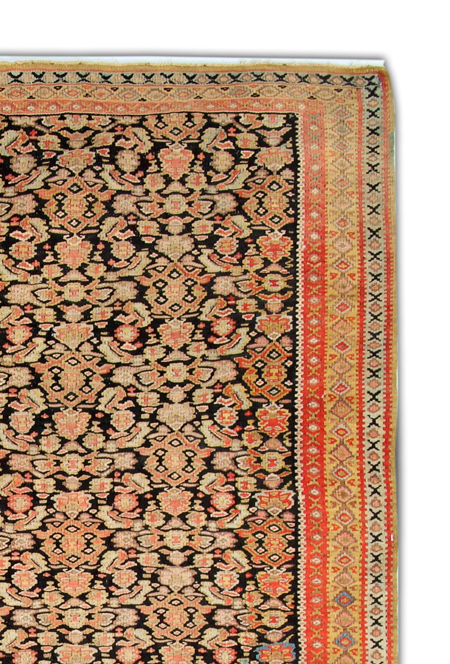 Mid-Century Modern Tapis Kilim ancien traditionnel en laine rouille Tapis à motifs floraux en vente