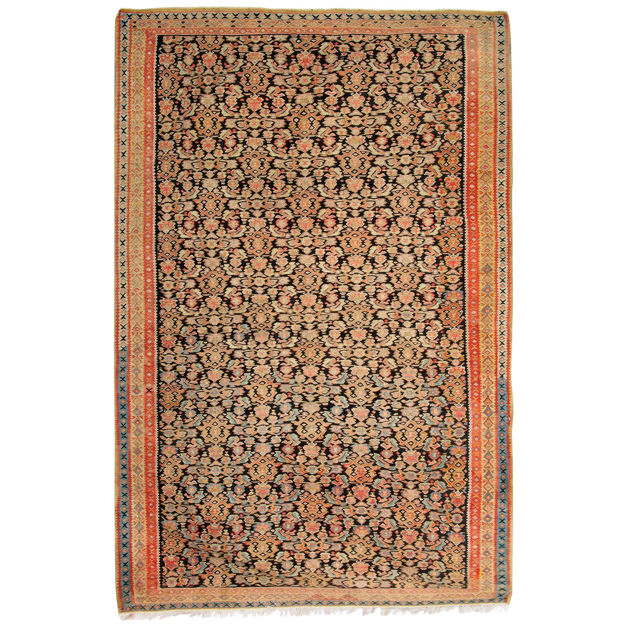 Tapis Kilim ancien traditionnel en laine rouille Tapis à motifs floraux en vente