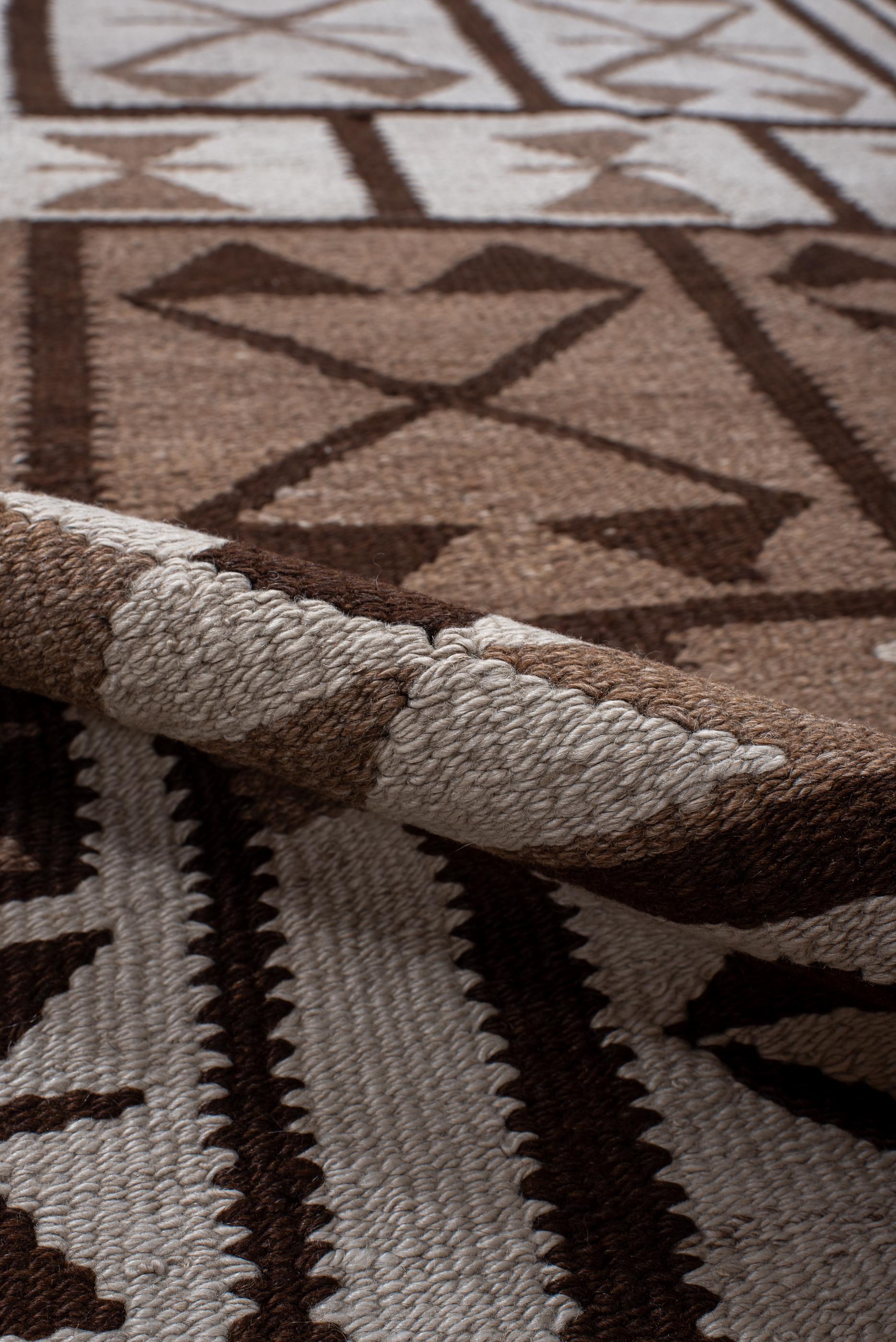 Lana Runner Kilim antico in diverse tonalità di marrone in vendita
