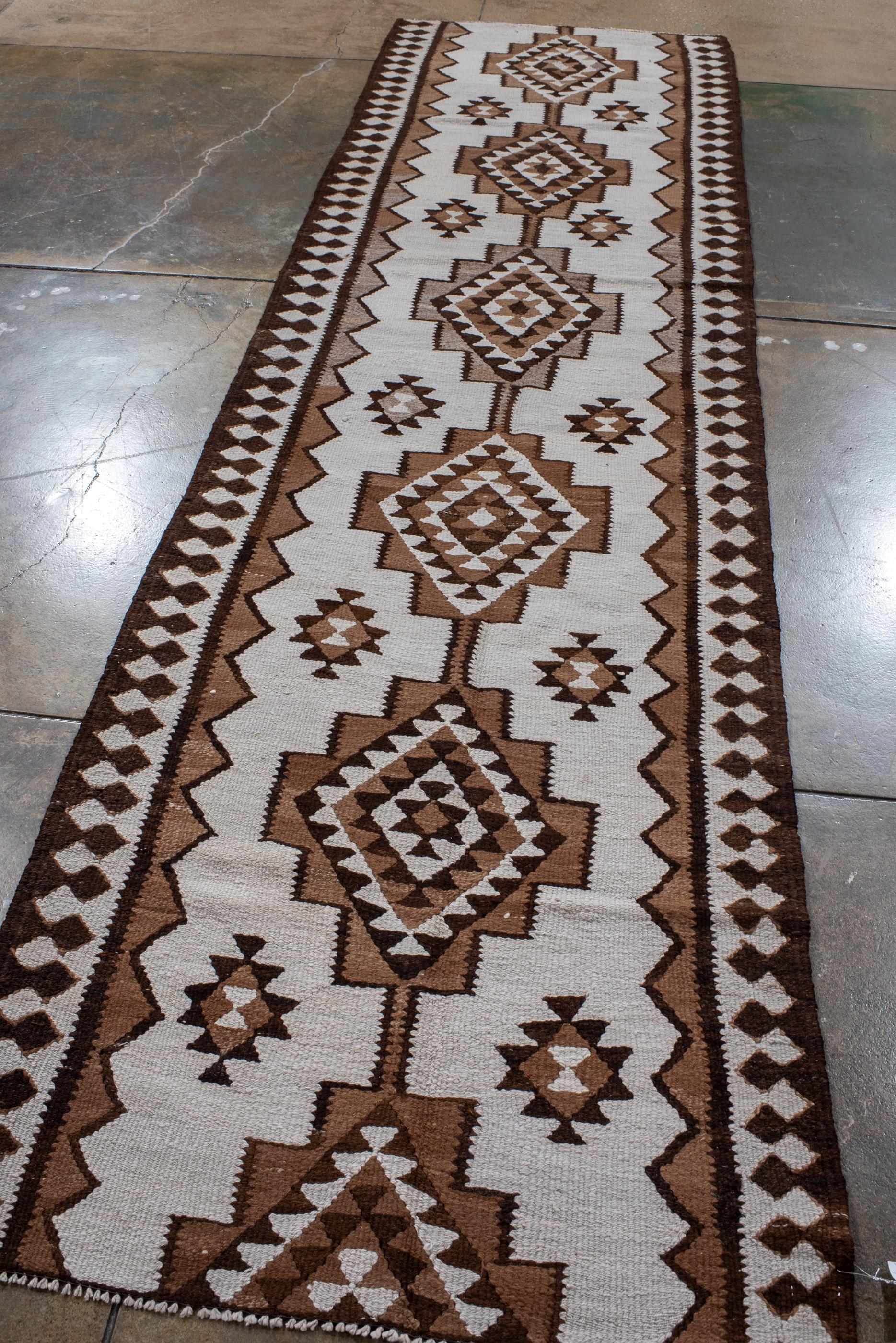 Turkish Antique Kilim Runner with Ecru Field and Coral Details For Sale