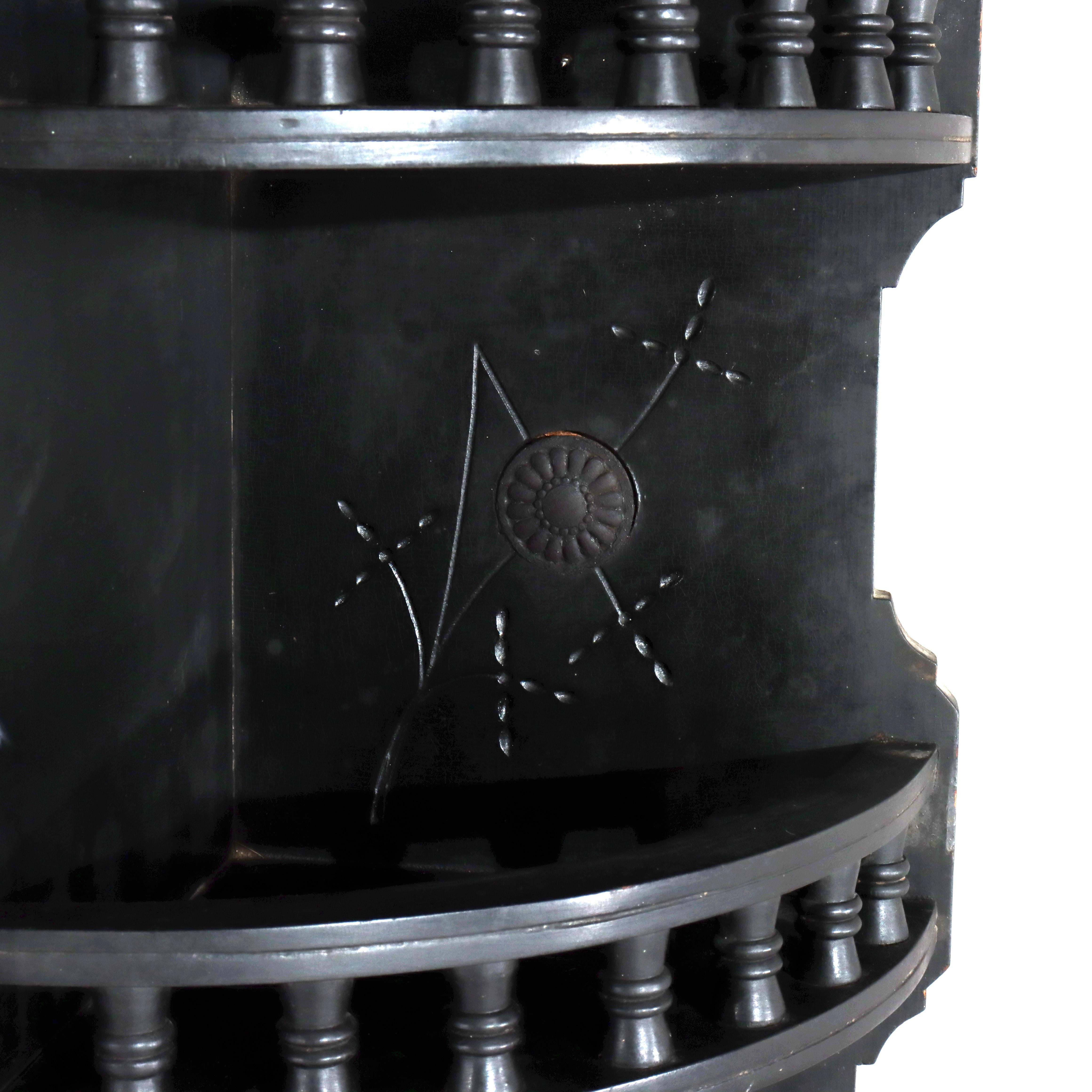 Cabinet mural ancien Kimble & Cabus attr Aesthetic Movement ébonisé c1870 en vente 4