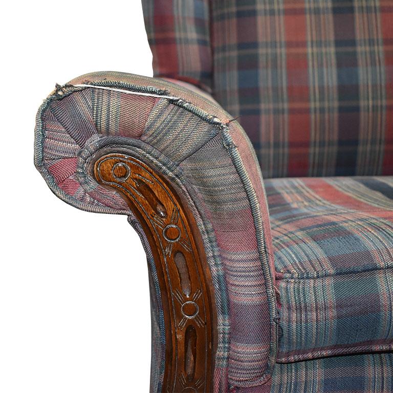 Antique King and Queen Carved Wood Plaid Chairs, a Pair 1900s In Fair Condition For Sale In Oklahoma City, OK
