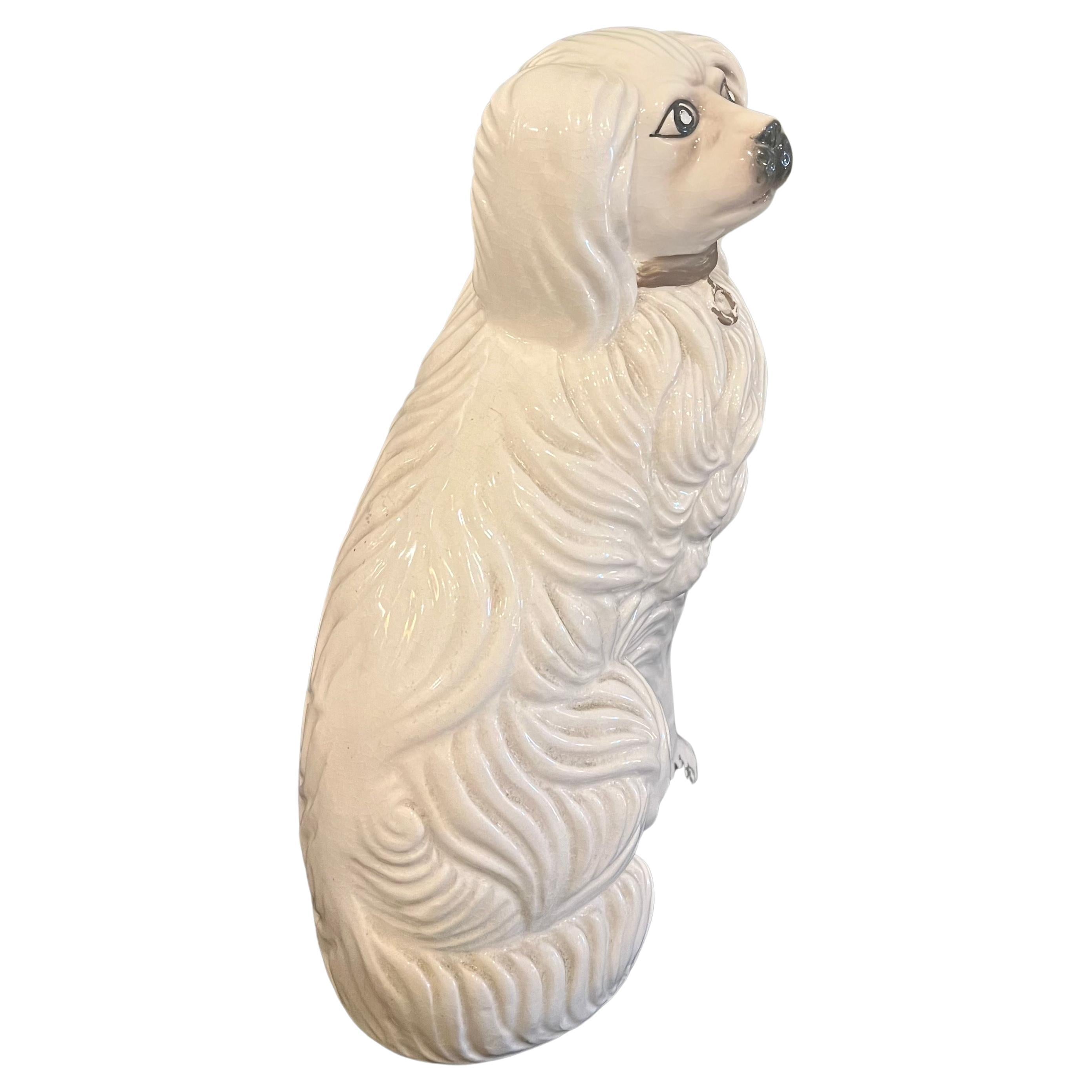 Hollywood Regency Le roi Charles antique  Sculpture de chien de manteau d'épagneul Staffordshire à glaçure salée en vente
