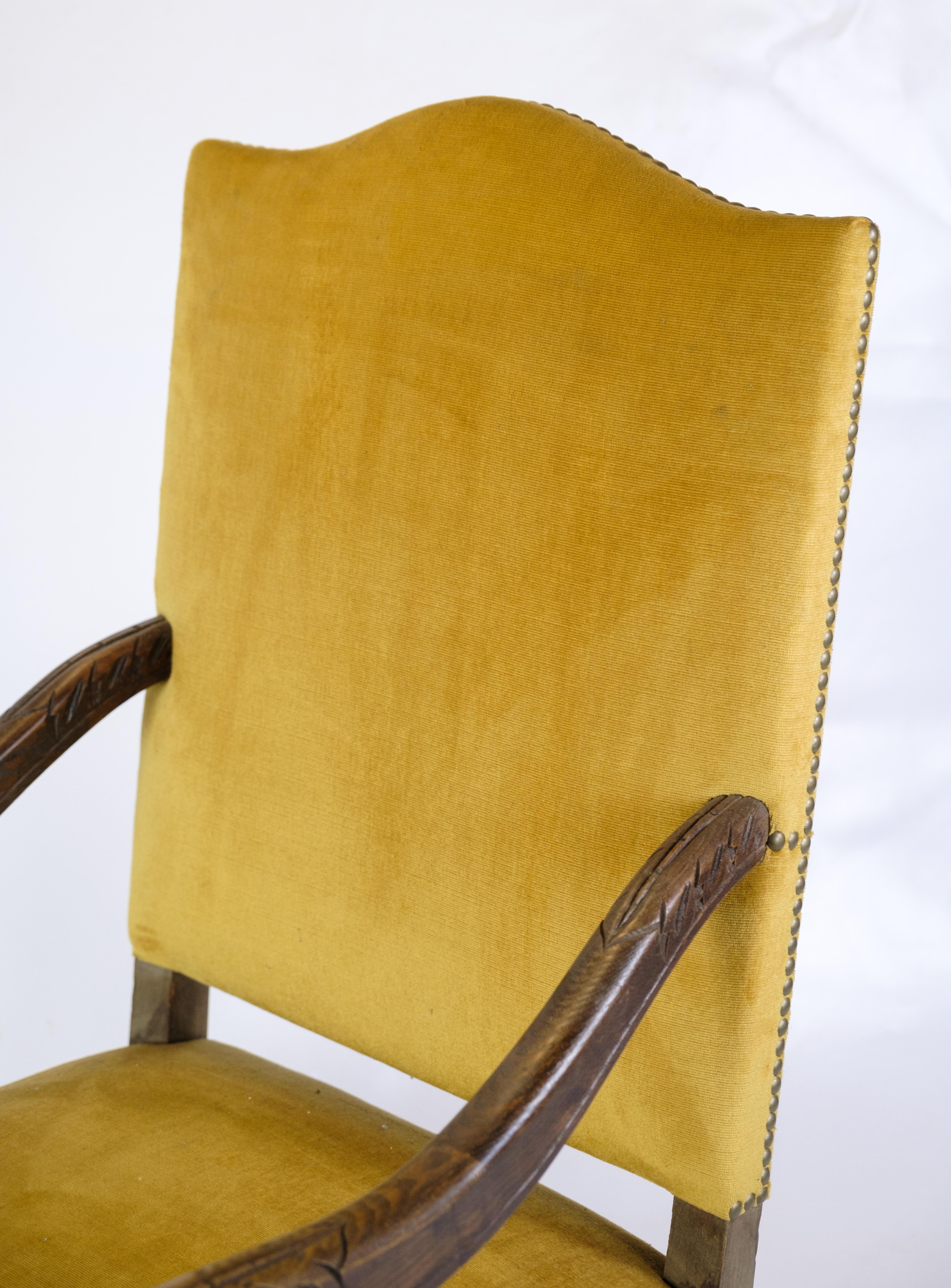 Early 20th Century Antique King´s Chair Made With Yellow Nail-Studded Velour From 1920s