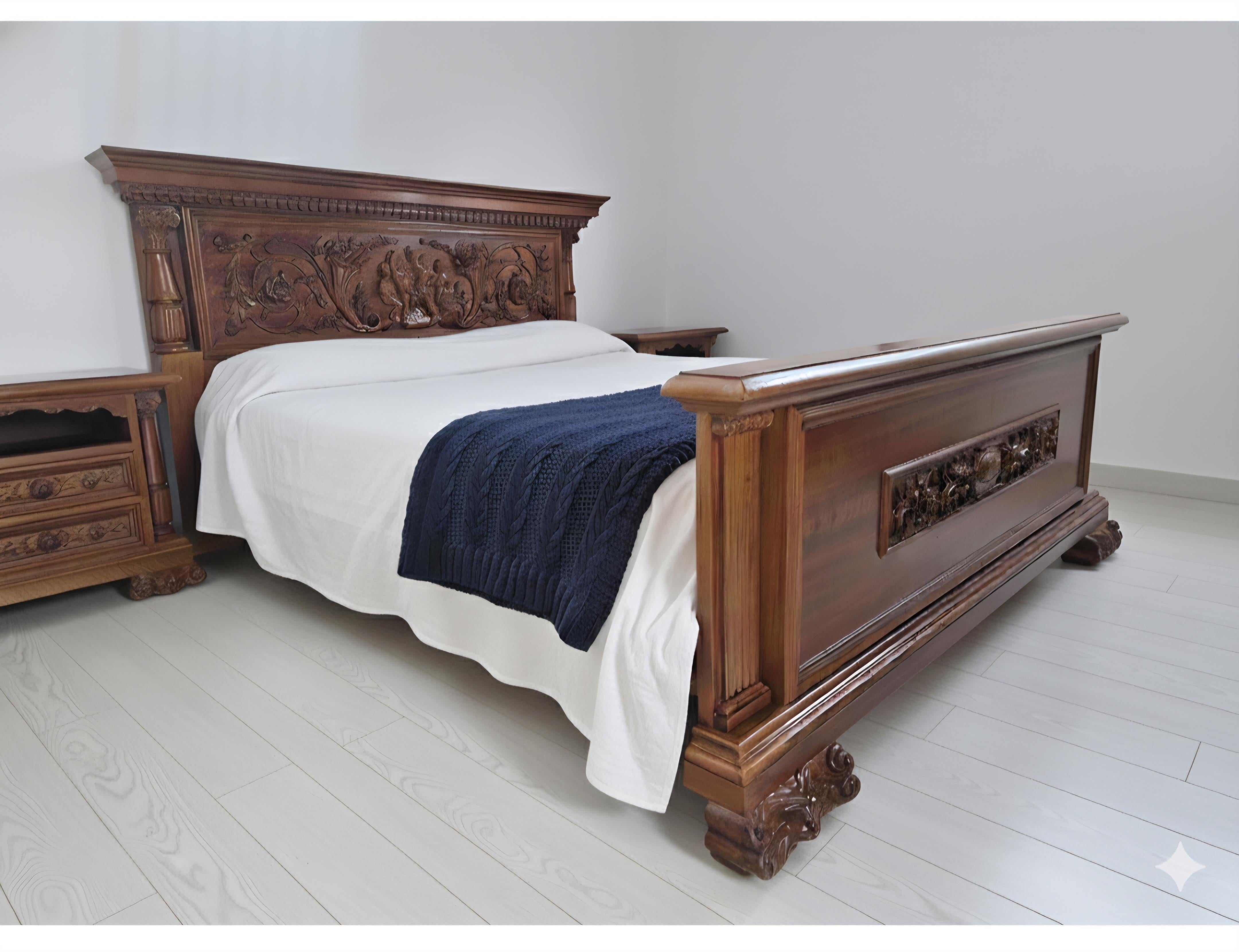 Antikes Kingsize-Bett und Schränke im Renaissance-Stil im Angebot 7