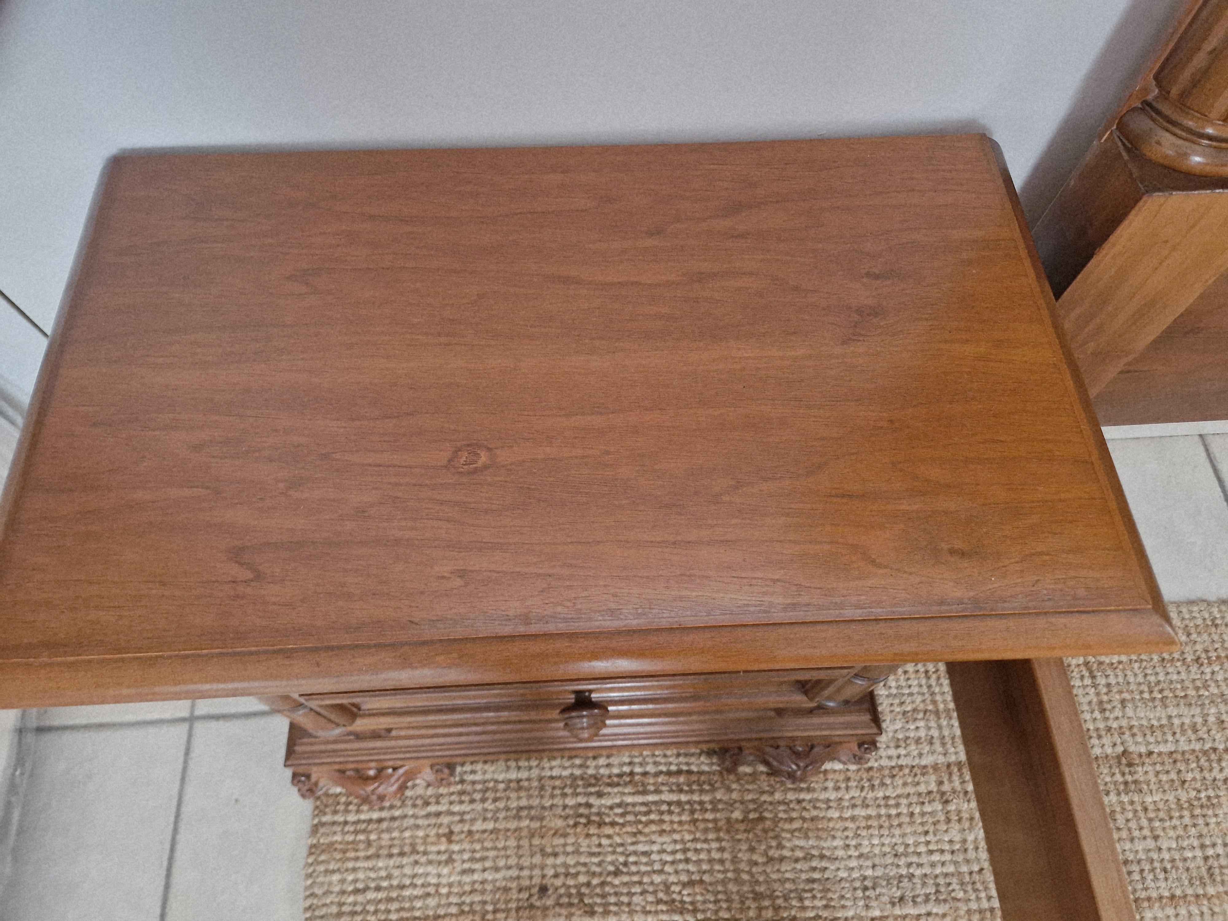 Antikes Kingsize-Bett und Schränke im Renaissance-Stil im Angebot 1