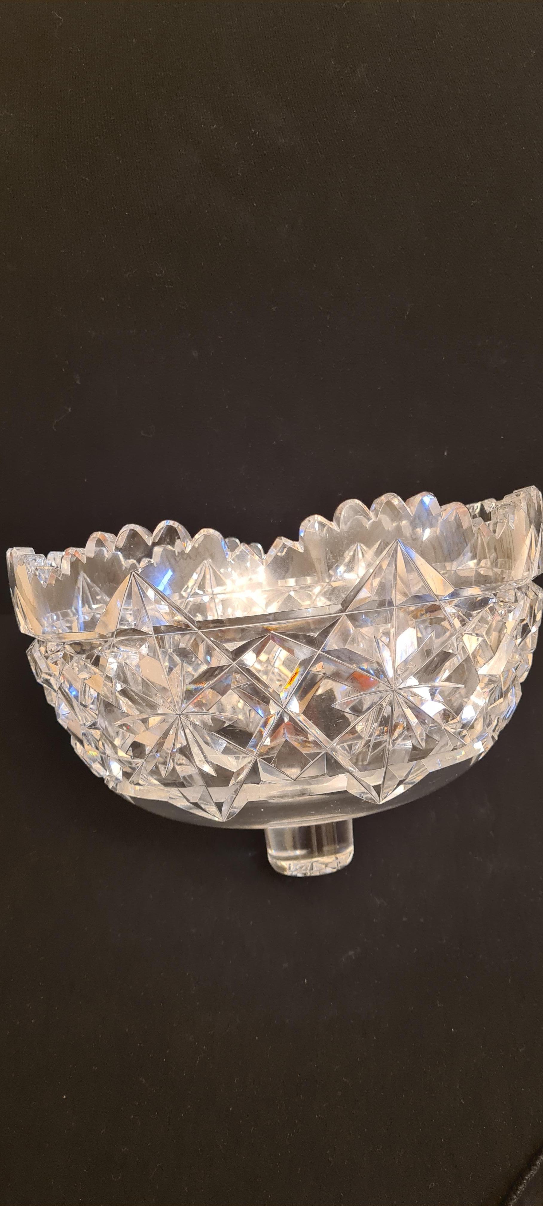 Antique  large American  brilliant Cut Crystal Punch Bowl by Hawkes In Excellent Condition For Sale In Grantham, GB