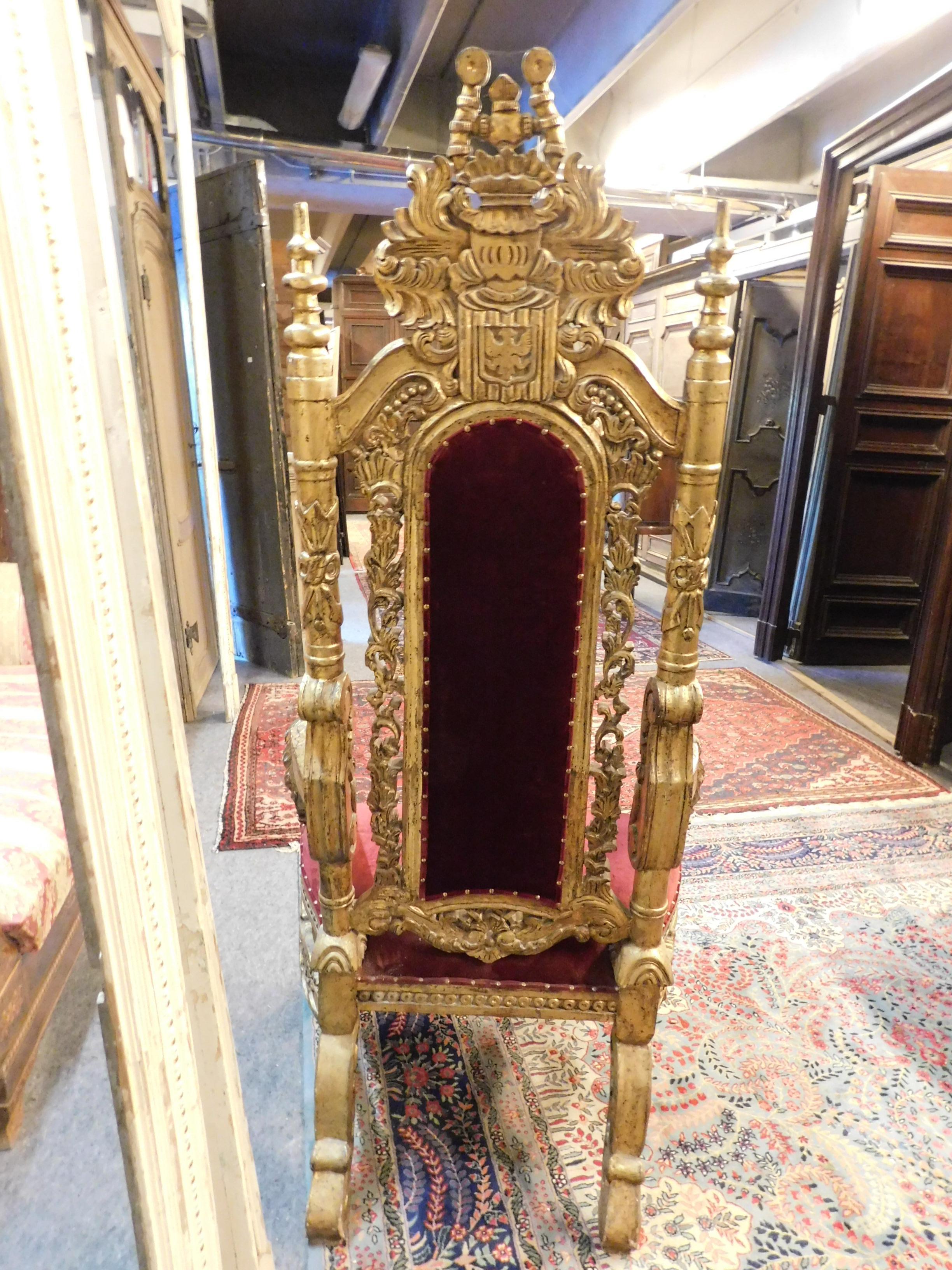 Antique King's Throne, Armchair, Gilded with Perfect Red Cloth 'Velluto', 1800 In Good Condition In Cuneo, Italy (CN)