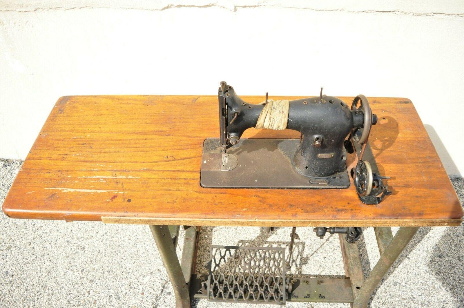Antique Kingston Conley electric motor industrial vintage sewing machine. Item features a wooden top work table surface, green metal base, electric motor, very nice vintage item, great style and form. Circa Mid 20th Century. Measurements: 41