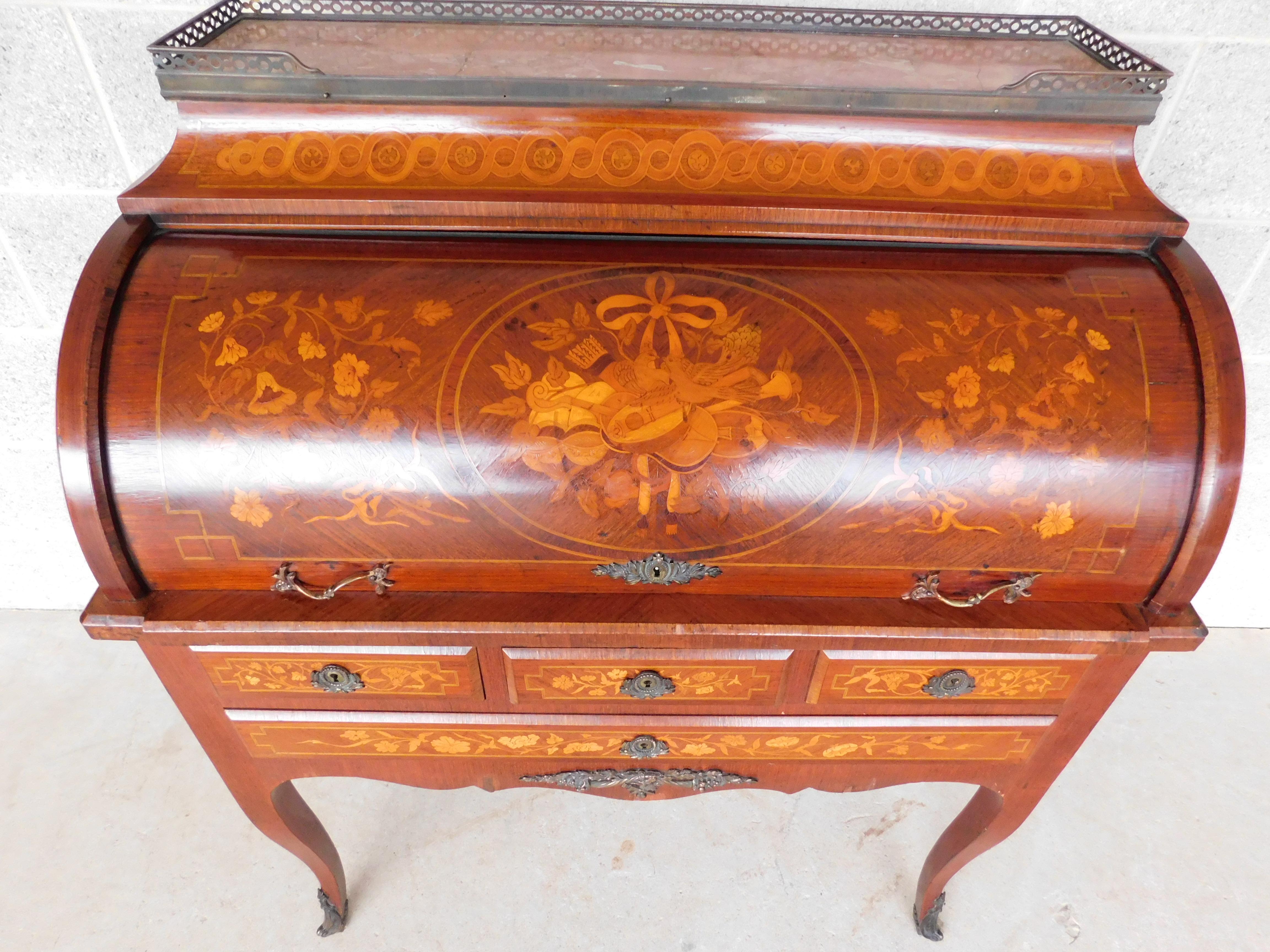 Antique Kingwood French Louis XV Marquetry Inlaid Cylinder Desk In Good Condition For Sale In Parkesburg, PA