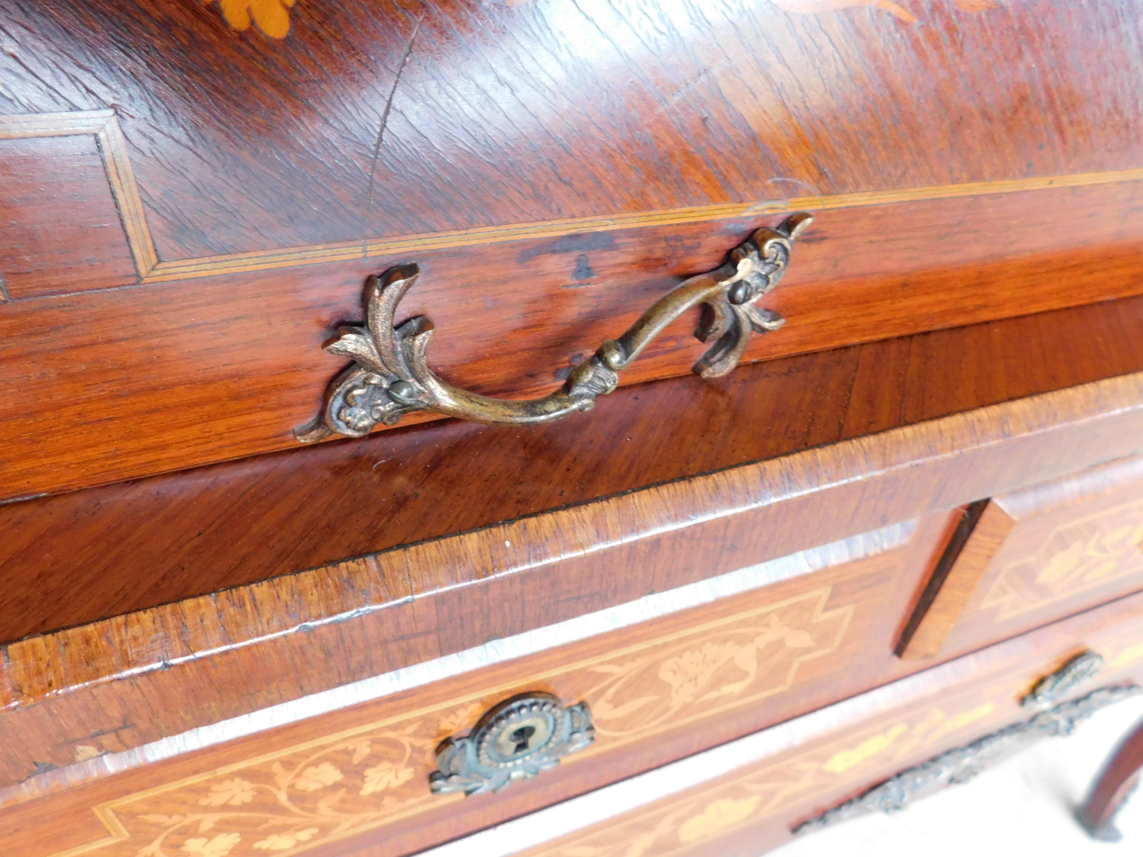 Antike Königsholz Französisch Louis XV Marketerie eingelegten Zylinder Schreibtisch im Zustand „Gut“ im Angebot in Parkesburg, PA