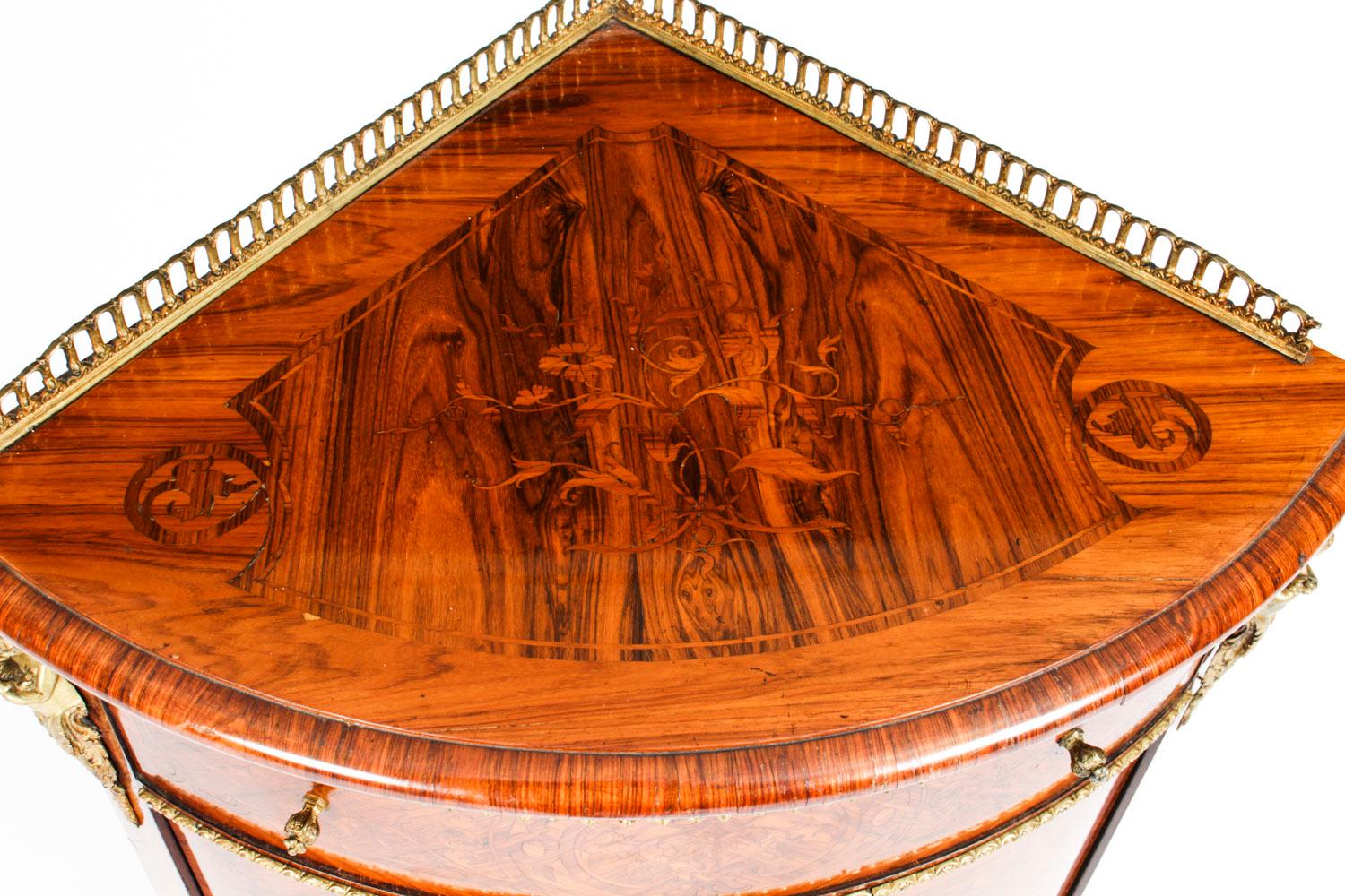 Antique Walnut  and Marquetry Low Corner Cabinet, 19th Century In Good Condition In London, GB