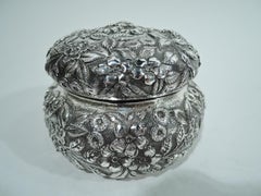 Antique boîte à bijoux en argent sterling Kirk Baltimore Repousse