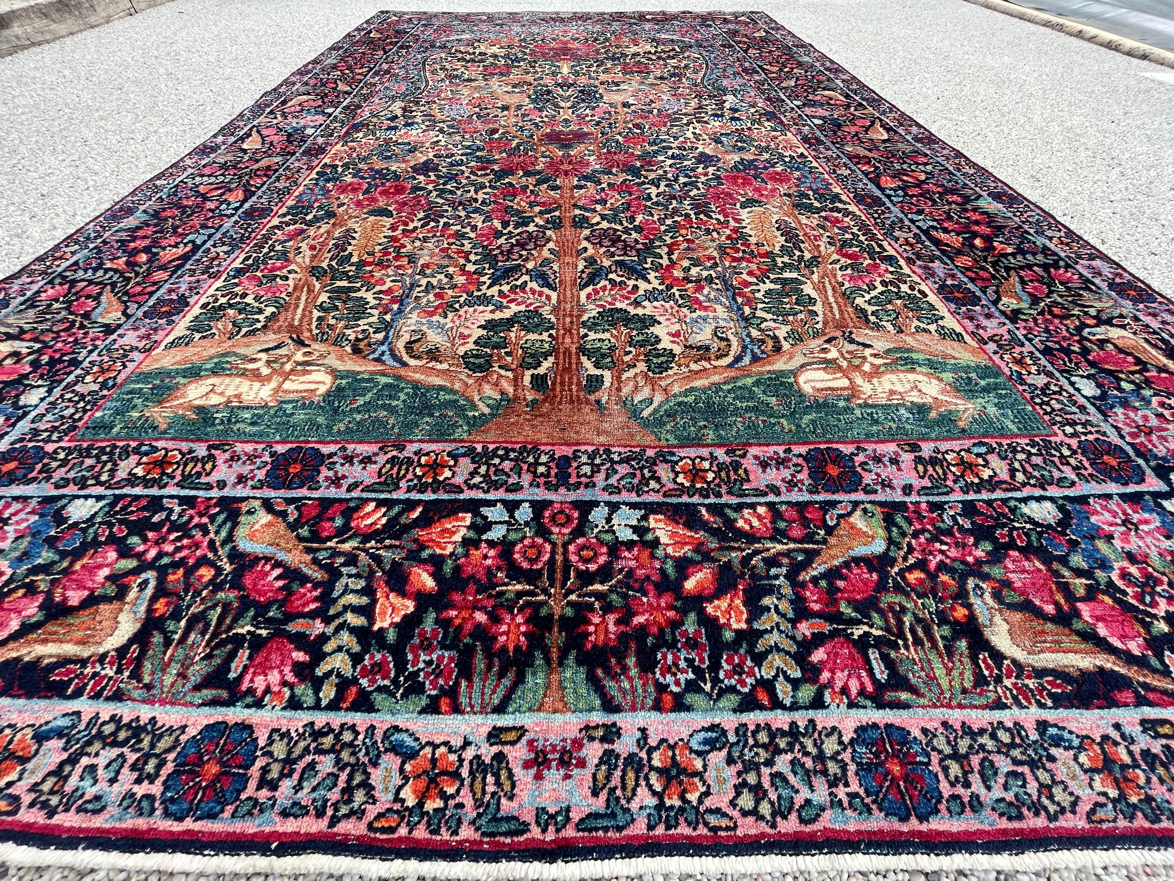 Beautiful Kerman Raver rug, Tree of Life late 19th. Circa 1880
Velvet in lambswool called 