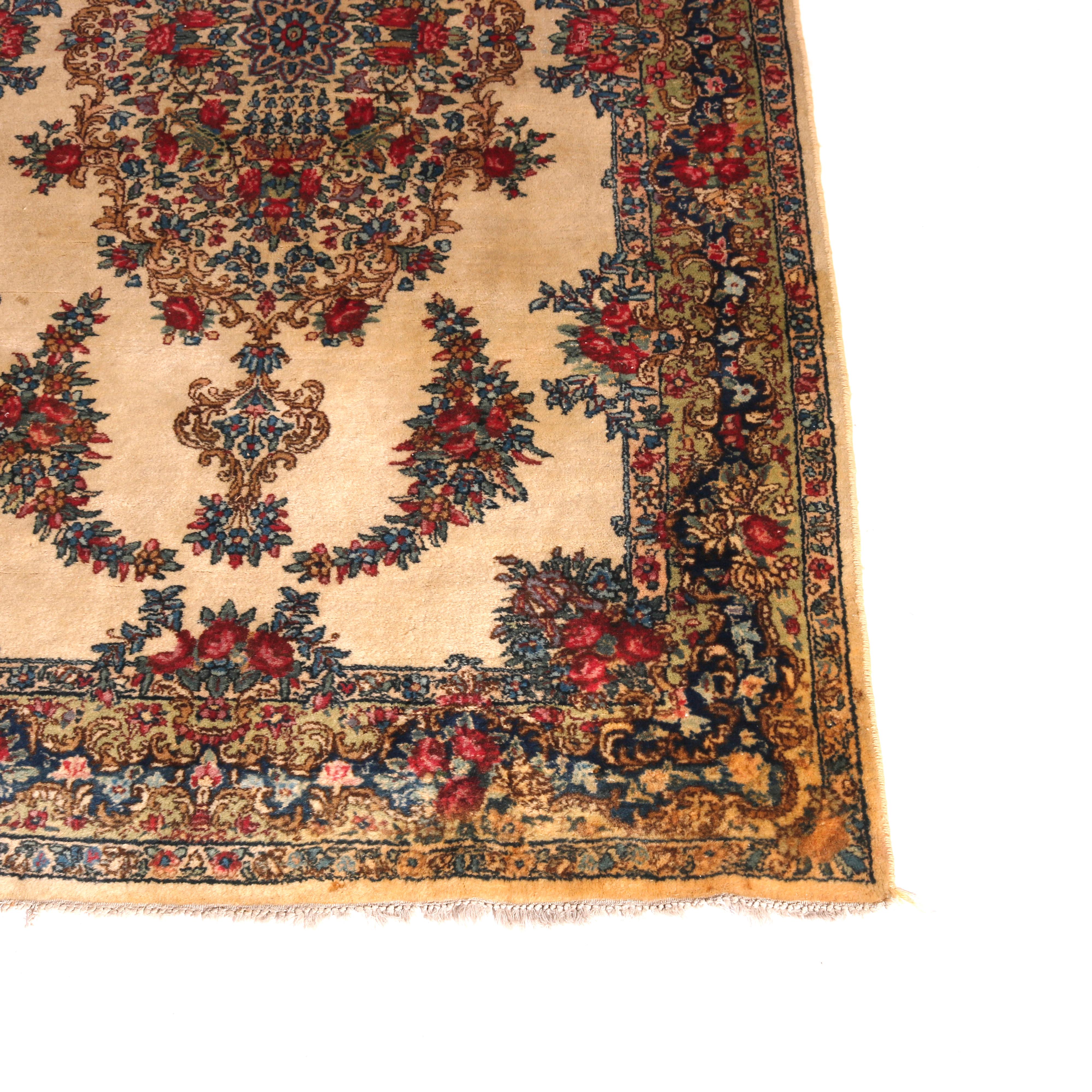 Antique Kirman Oriental Wool Rug circa 1930 In Good Condition For Sale In Big Flats, NY