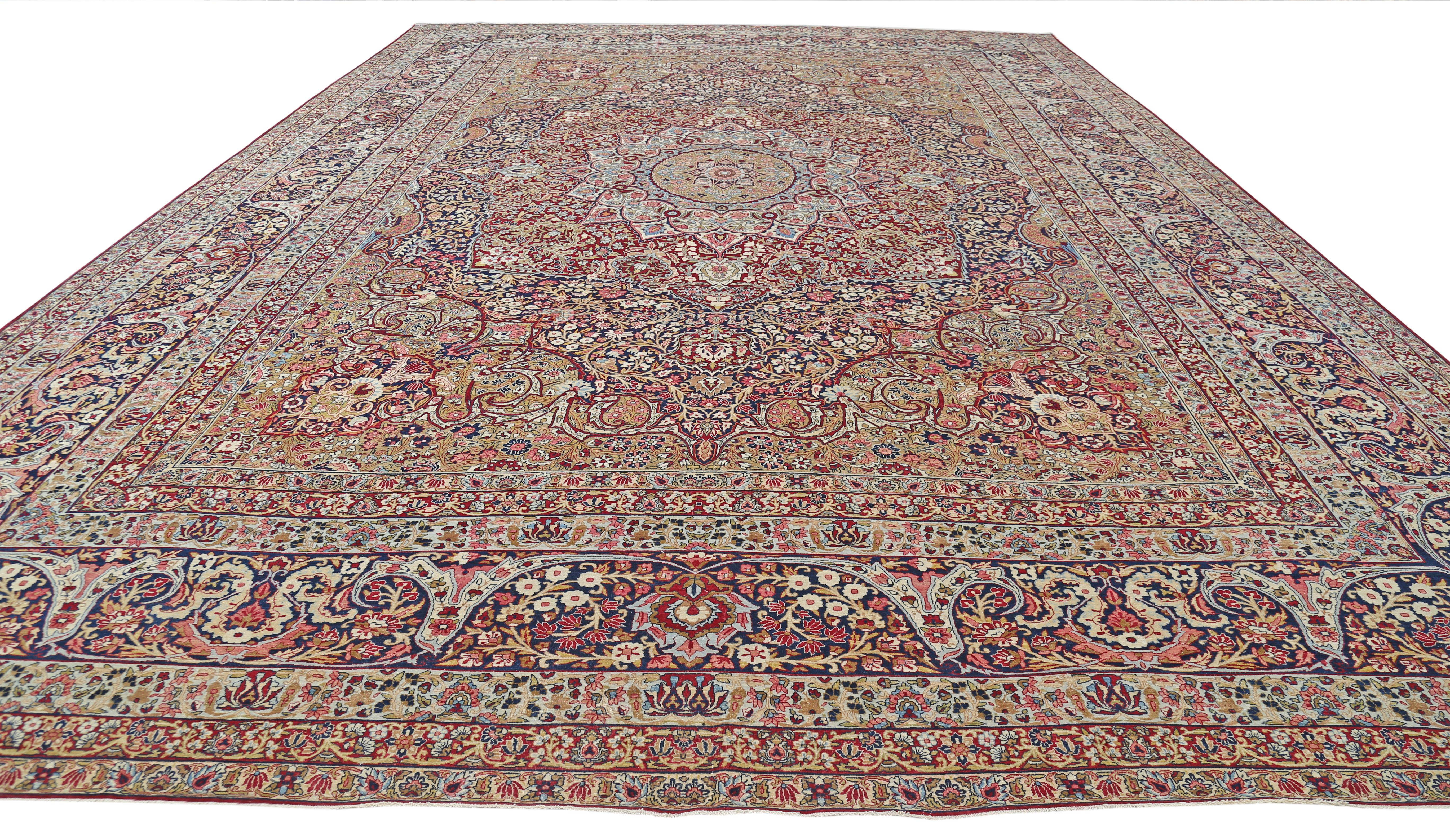 Antique KirmanShah/Laver Kirman Persian carpet  In Excellent Condition For Sale In Gainesville, VA