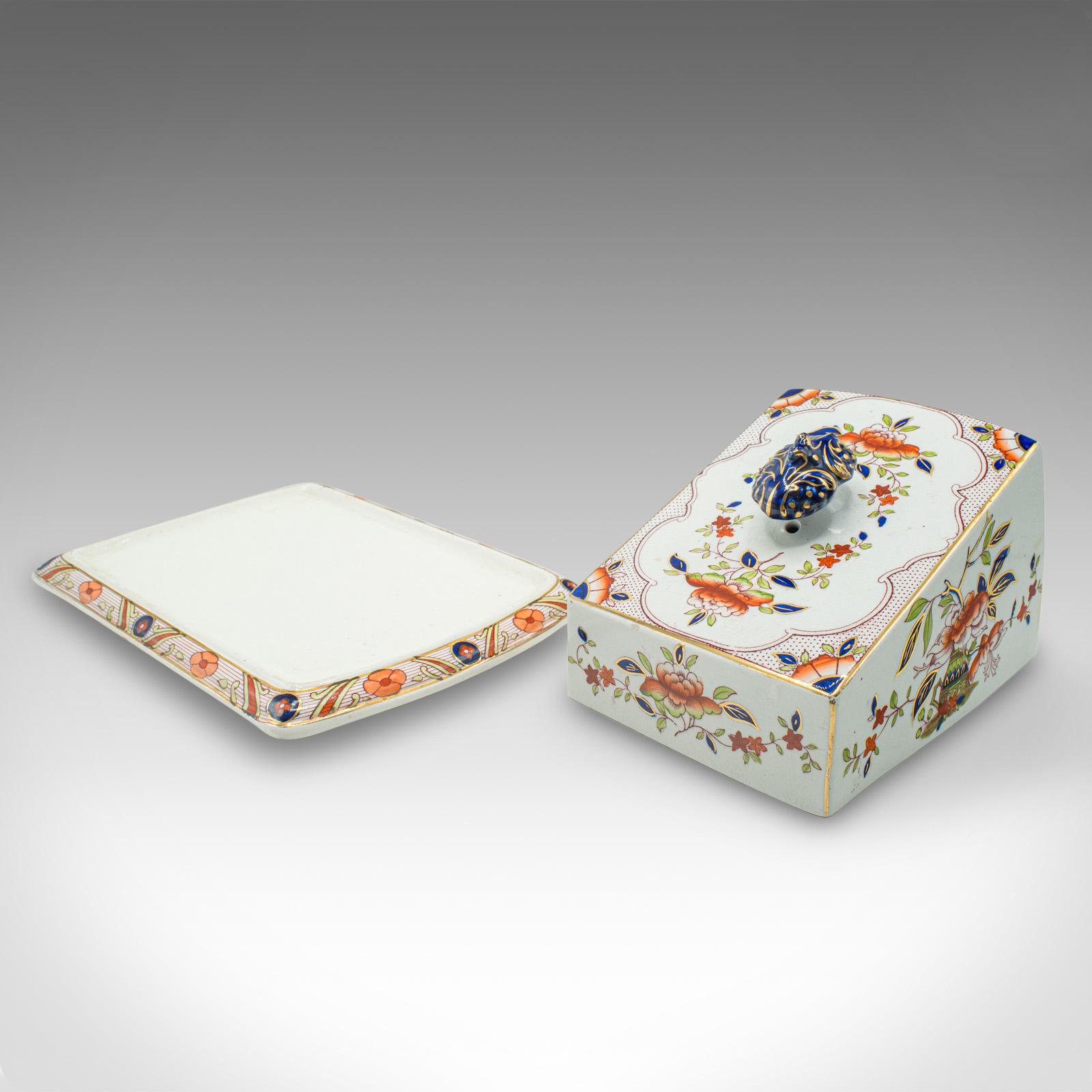 
This is an antique kitchen cheese keeper. An English, ceramic butter dish, dating to the Edwardian period, circa 1910.

Tastefully decorative and in pleasing antique condition
Displays a desirable aged patina throughout
Quality ceramic in a crisp
