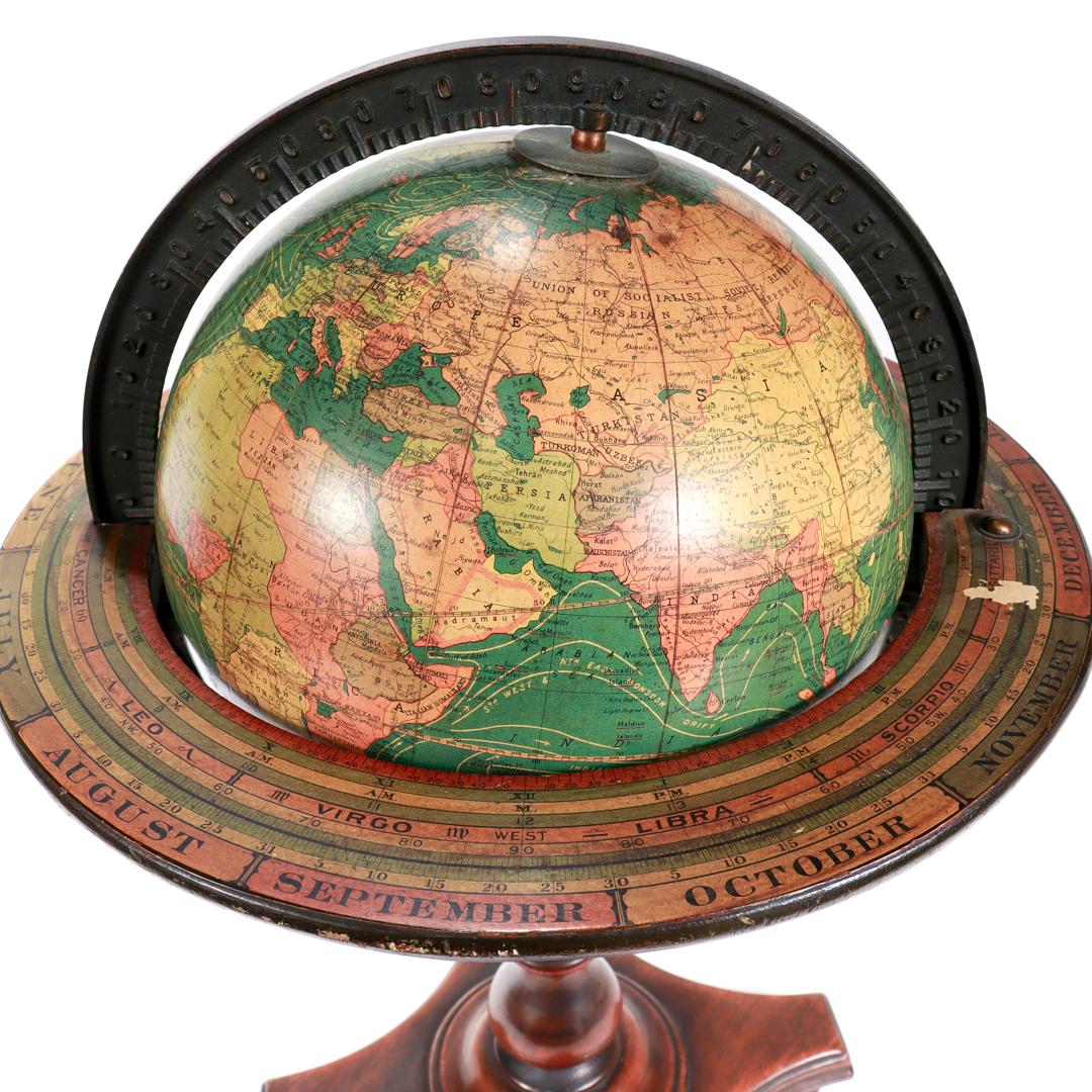 Globe terrestre antique de 8 pouces de Kittinger sur un Stand en bois d'acajou en vente 7