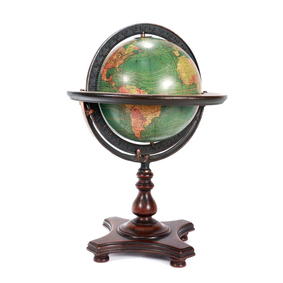 Globe terrestre antique de 8 pouces de Kittinger sur un Stand en bois d'acajou Bon état - En vente à Philadelphia, PA