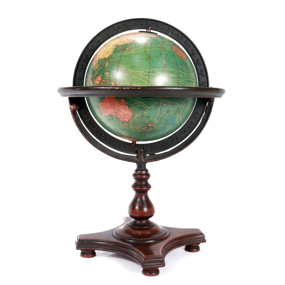 Globe terrestre antique de 8 pouces de Kittinger sur un Stand en bois d'acajou en vente 2