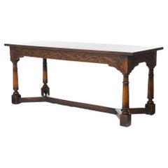 Ancienne table de canapé longue en chêne sculpté Kittinger, vers 1910