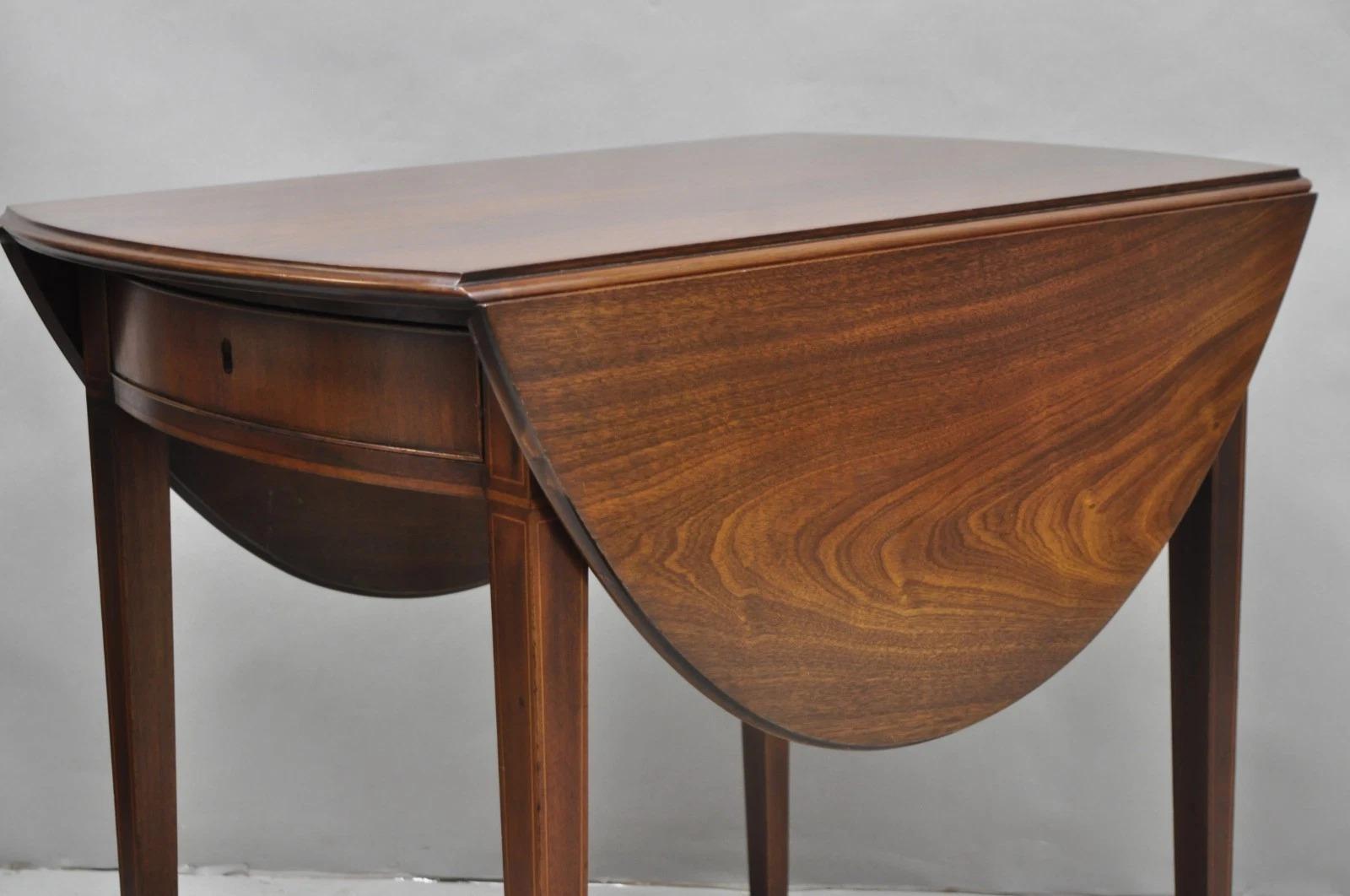 Ancienne table Pembroke à abattant en acajou Colonial Williamsburg CW-27 en vente 9