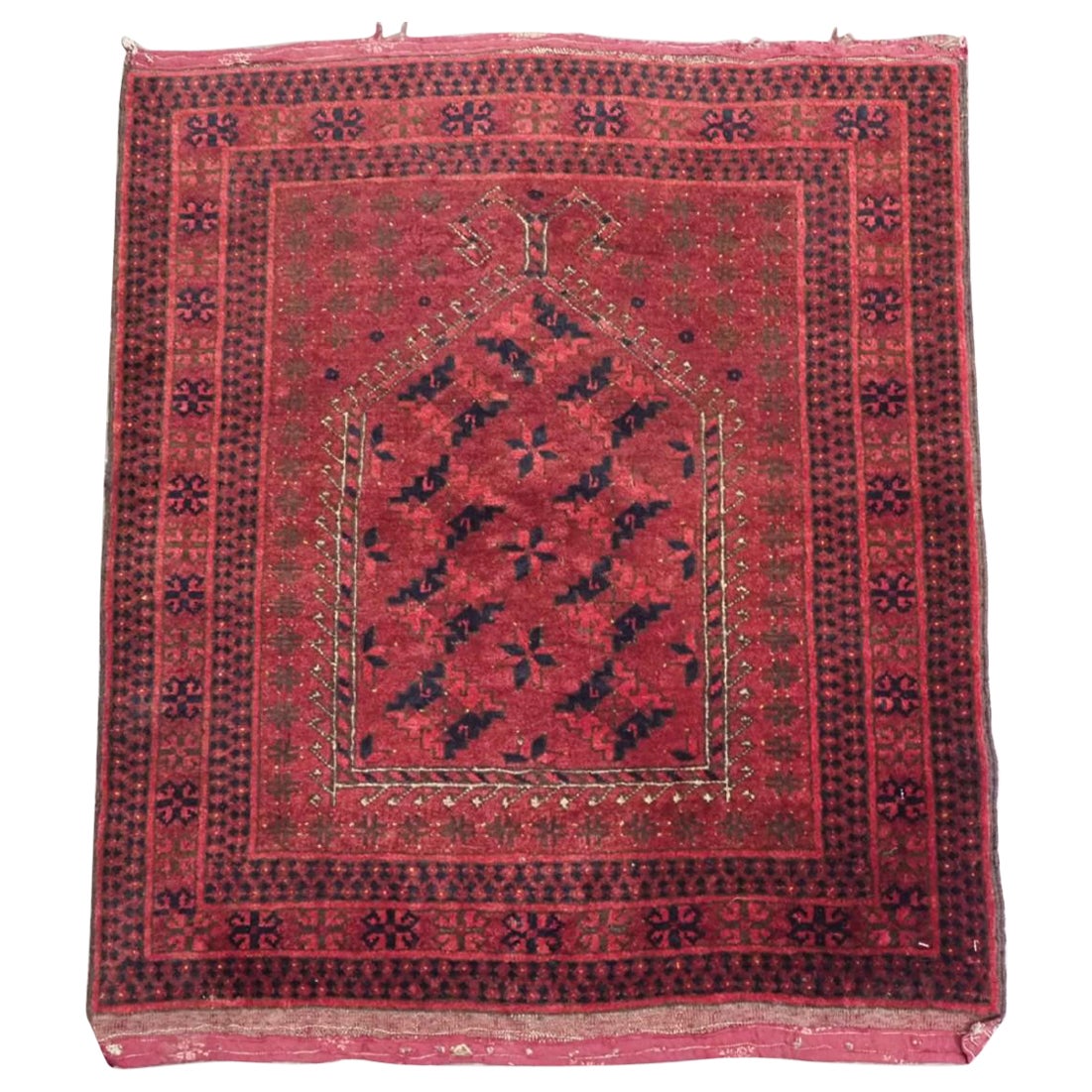 Tapis de prière antique Kizil Ayak Turkmen, Mihrab en corne de bélier, Circa 1900