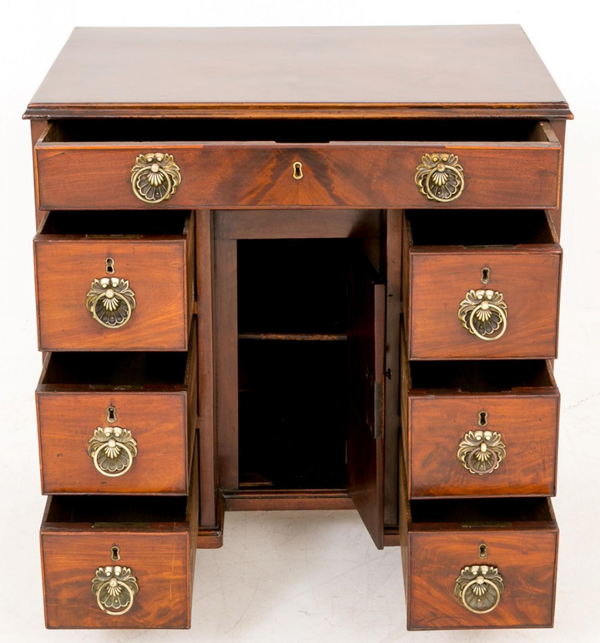 Antique Knee Hole Desk, Georgian Mahogany 18th Century For Sale 6