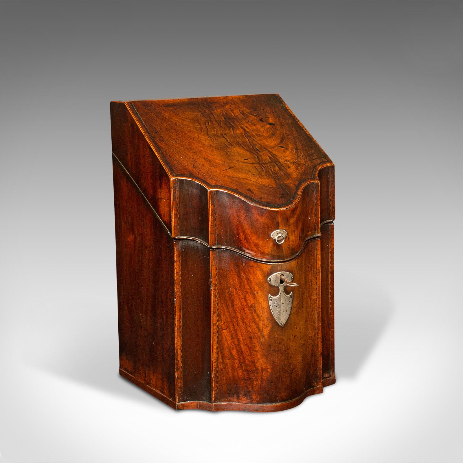 This is an antique knife box. An English, walnut cutlery canteen with fitted interior, dating to the Georgian period, circa 1800.

Appealing an unusual, retaining its fitted interior
Displays a desirable aged patina with some weathering commensurate