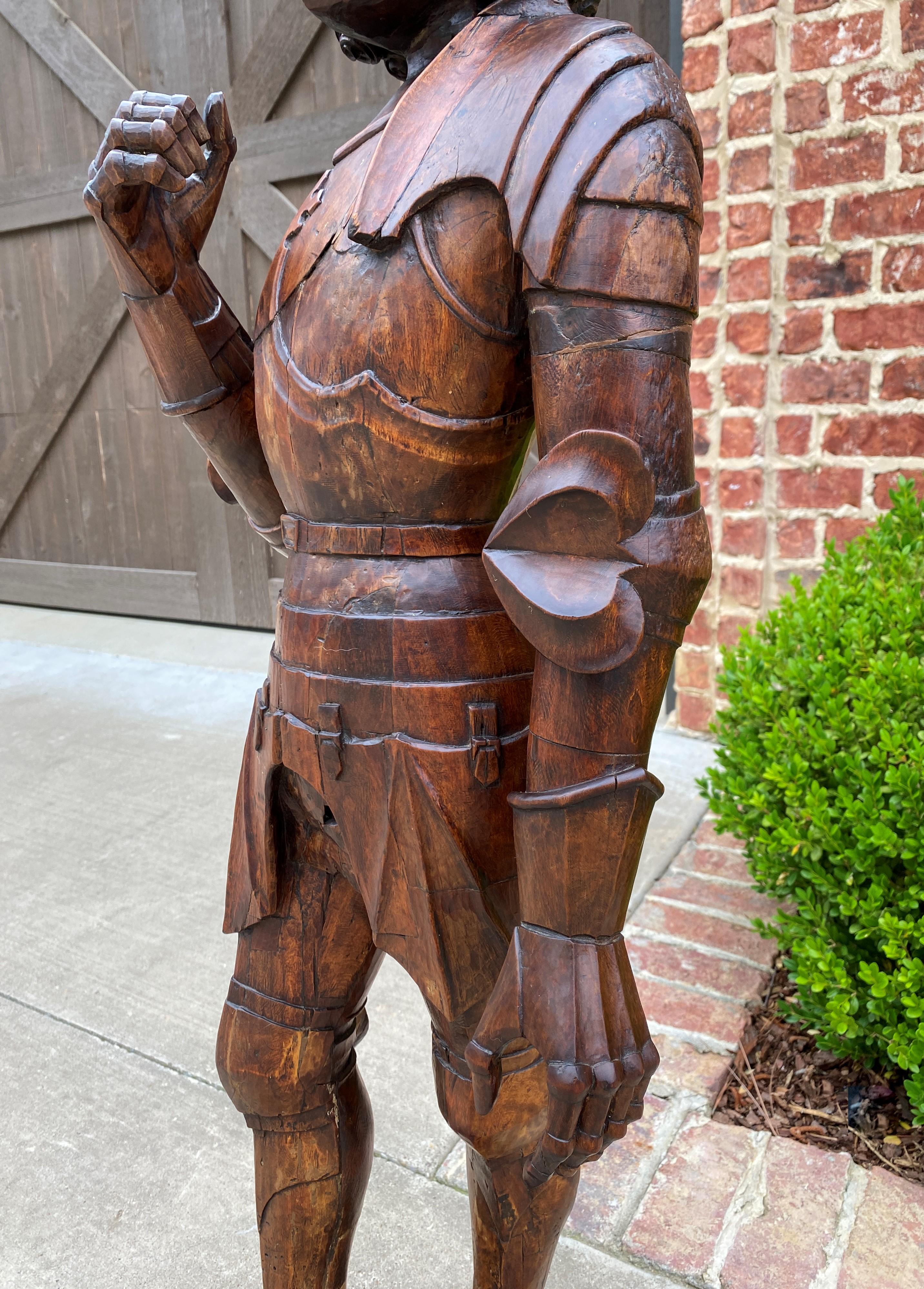 XIXe siècle Antiquité Chevalier Saint Statue Sculptée Figure Saint George Soldat Armure Médiévale Oak en vente