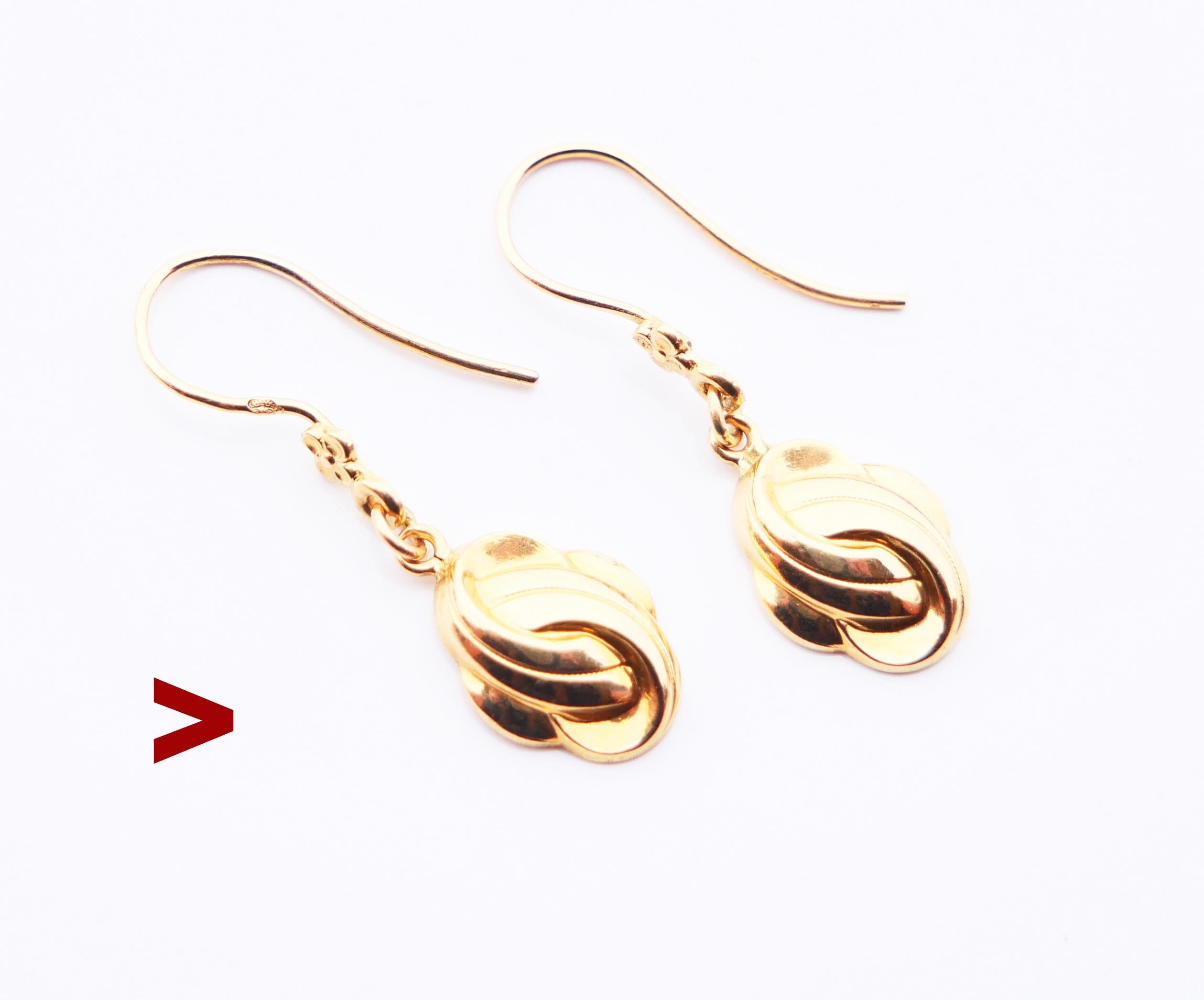 A pair of older earrings with freely suspended bodies designed as knots in solid 18K Yellow Gold .

Pendants are hollow inside,polished,shiny and very reflective. Each earring is 32mm long including the hook.

Swedish import 18K hallmarks on both,
